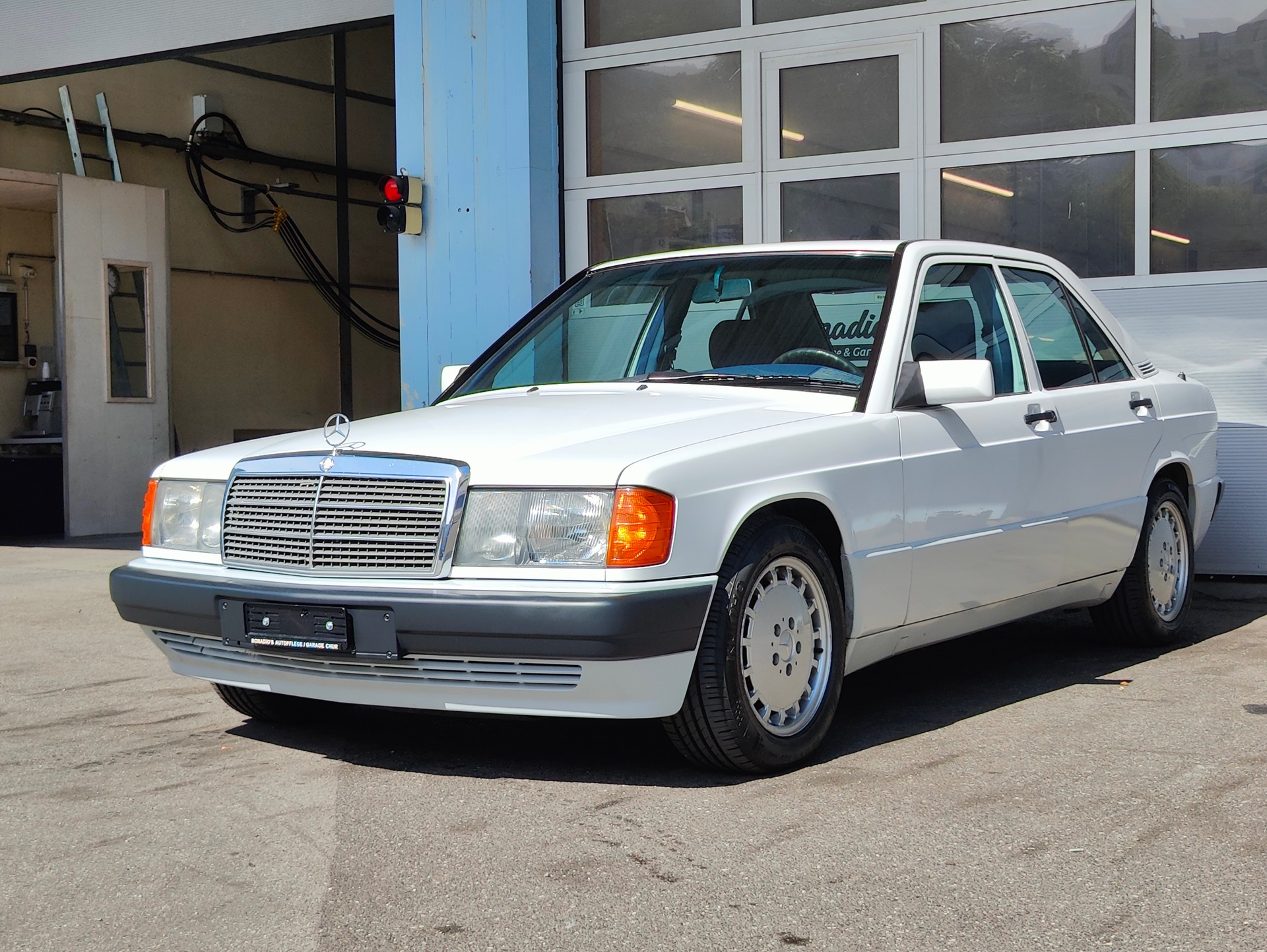 MERCEDES-BENZ 190 E 2.6-image-7
