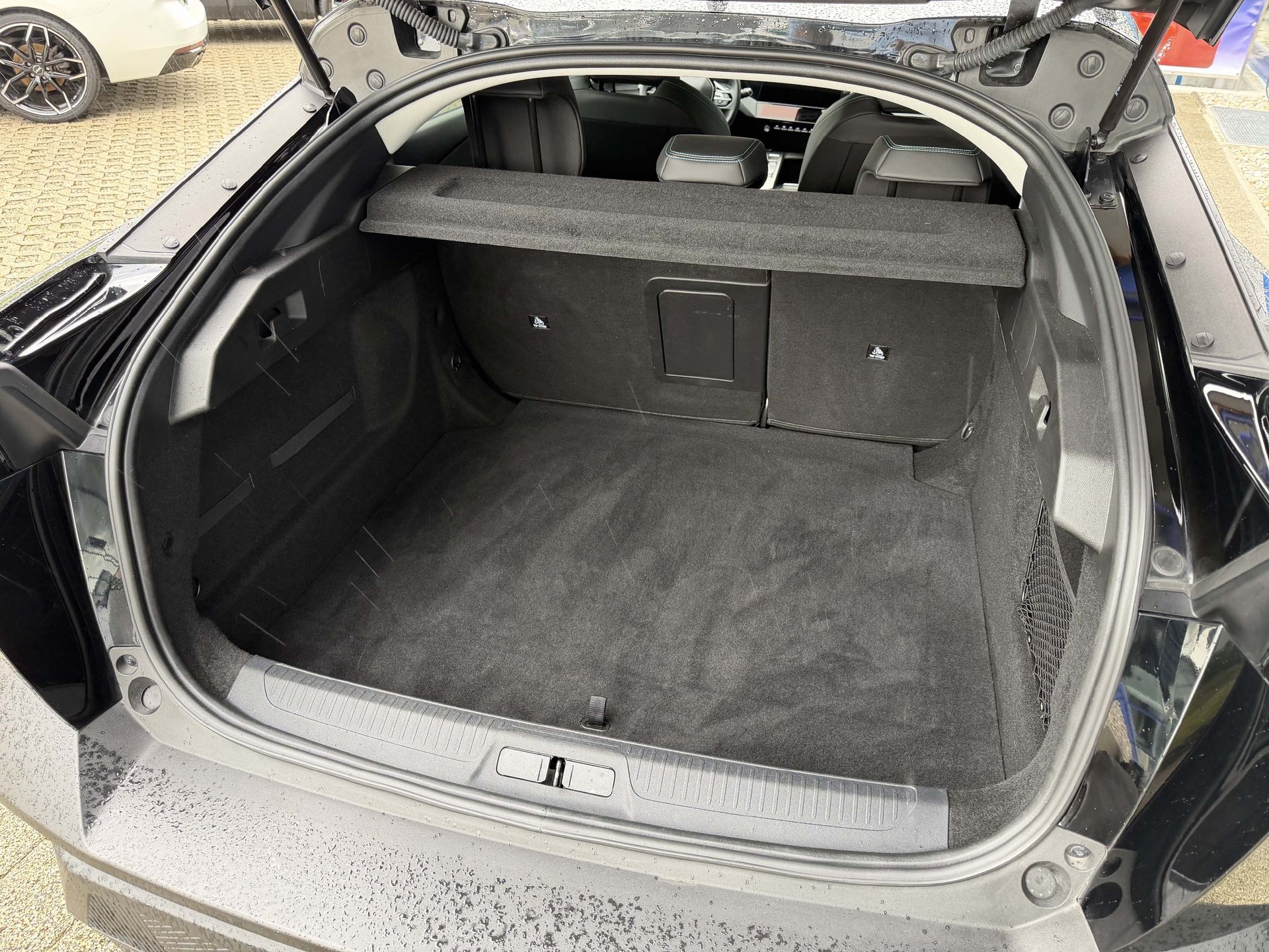PEUGEOT 408 1.2 Hybrid Allure *5 Jahre Garantie*-image-11
