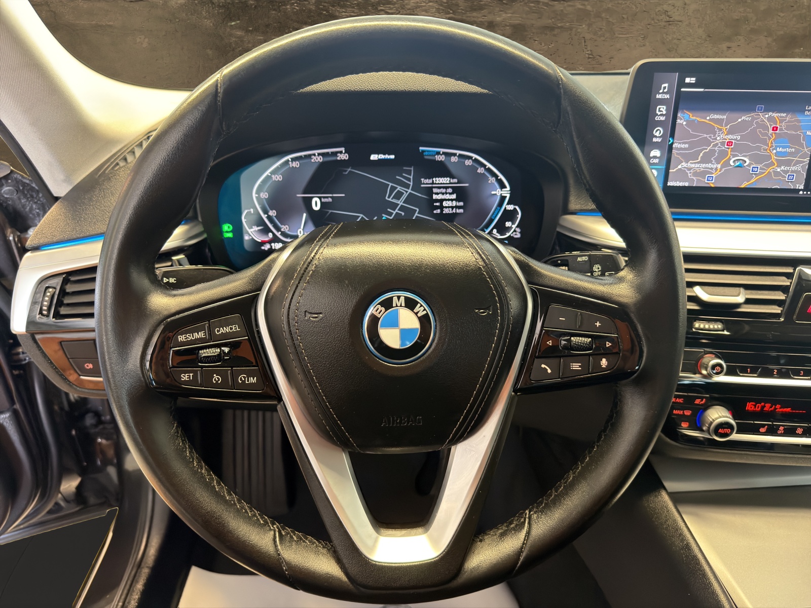 BMW 530e xDrive Touring Steptronic-image-9