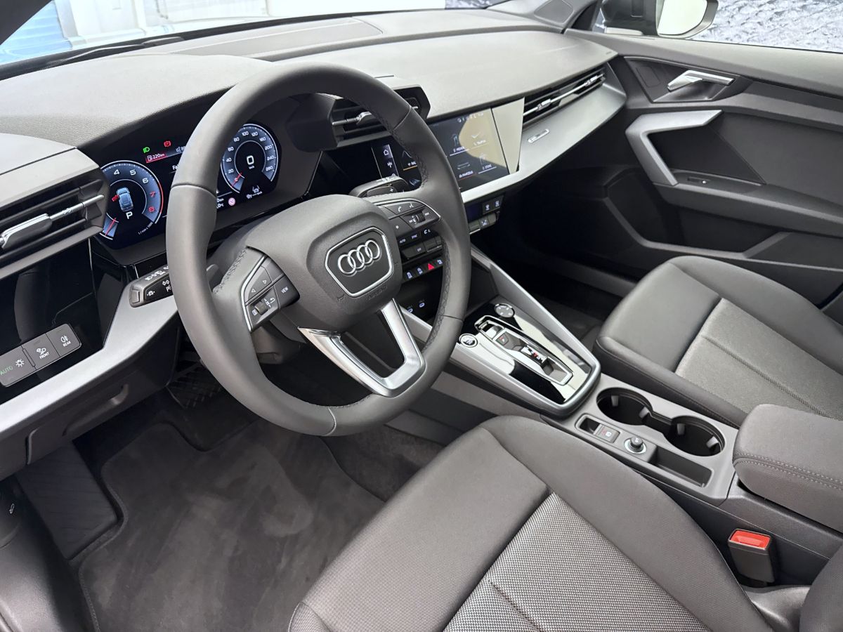 AUDI A3 Sportback TFSI 110 kW Attraction S tronic-image-5