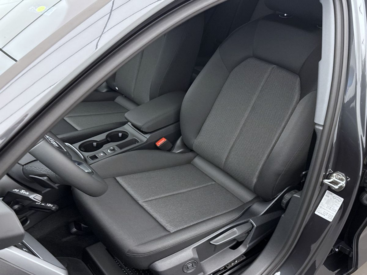 AUDI A3 Sportback TFSI 110 kW Attraction S tronic-image-4