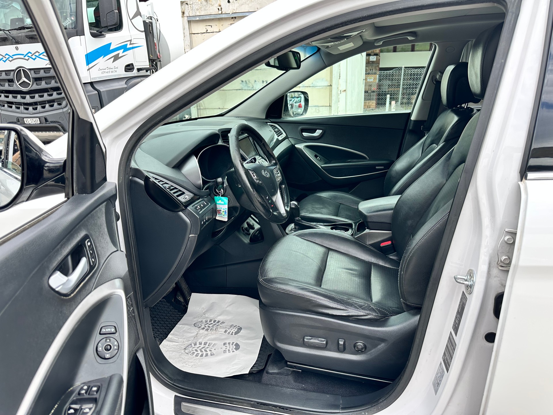 HYUNDAI Santa Fe 2.2 CRDI Premium 4WD Automatic-image-8