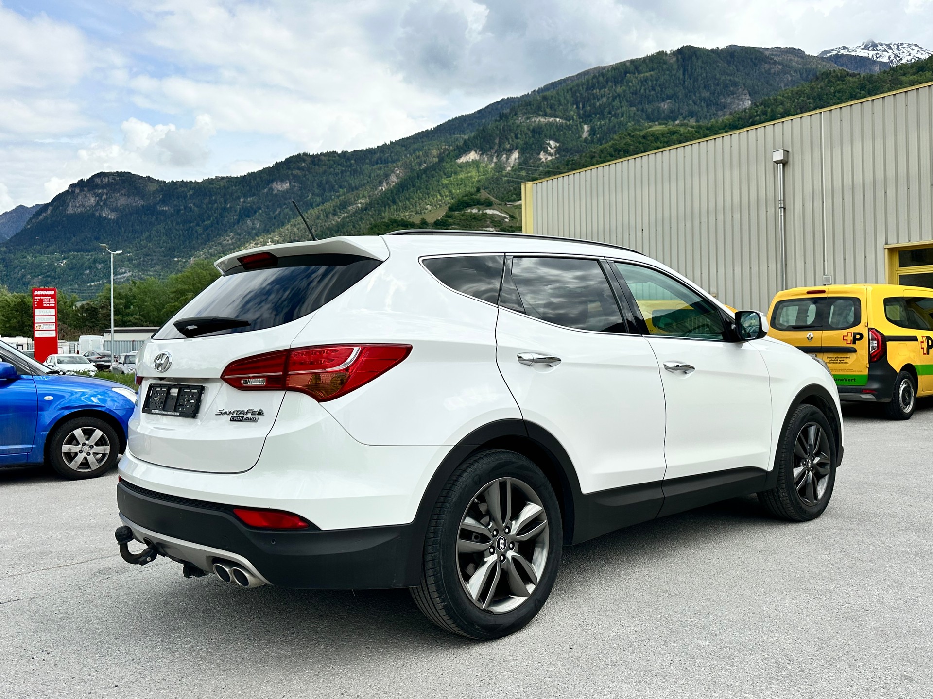 HYUNDAI Santa Fe 2.2 CRDI Premium 4WD Automatic-image-3