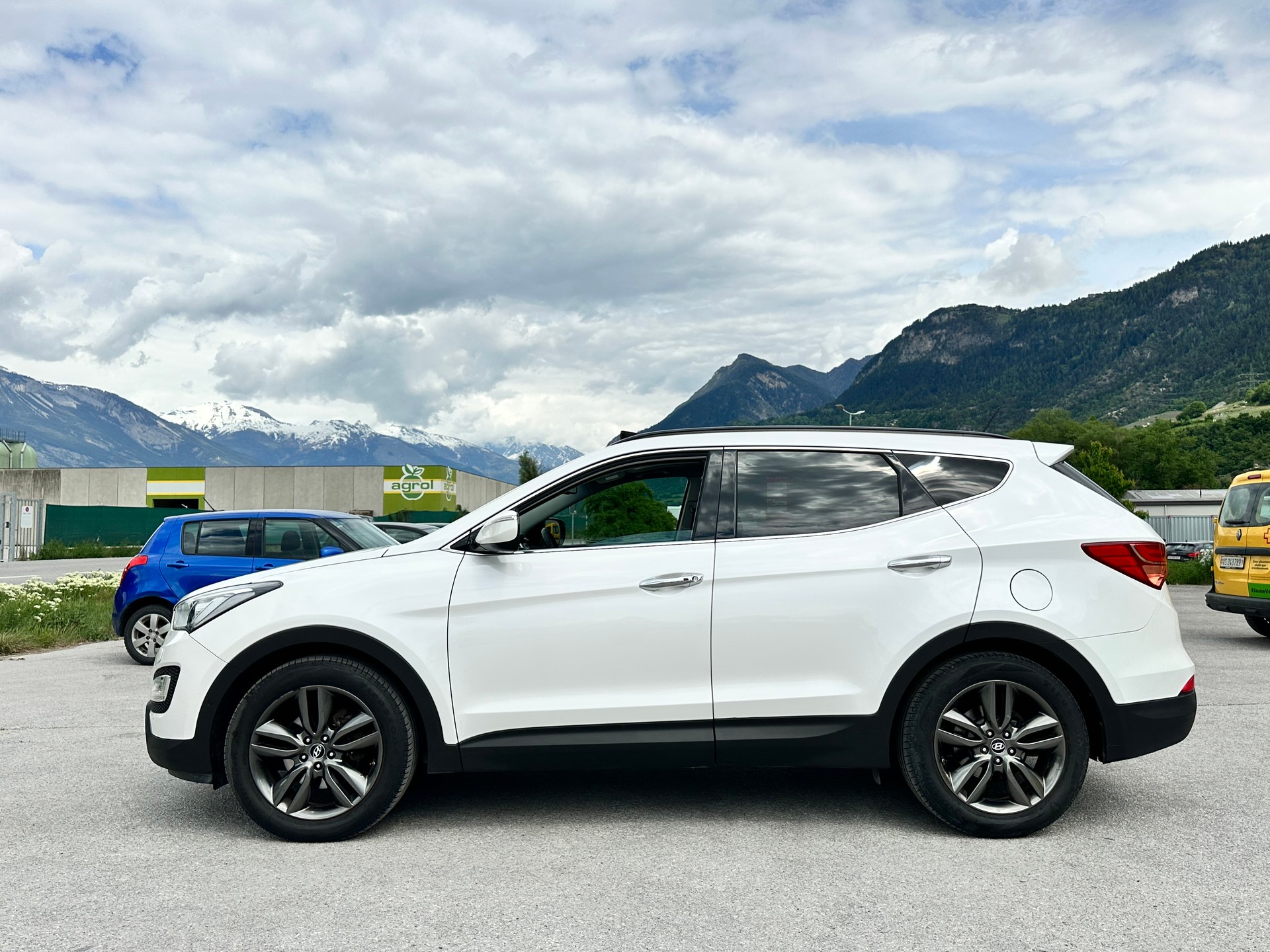 HYUNDAI Santa Fe 2.2 CRDI Premium 4WD Automatic-image-5