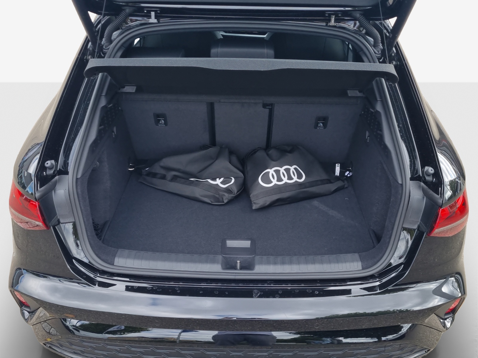 AUDI A3 Sportback TFSI e 200 kW S line S tronic-image-12