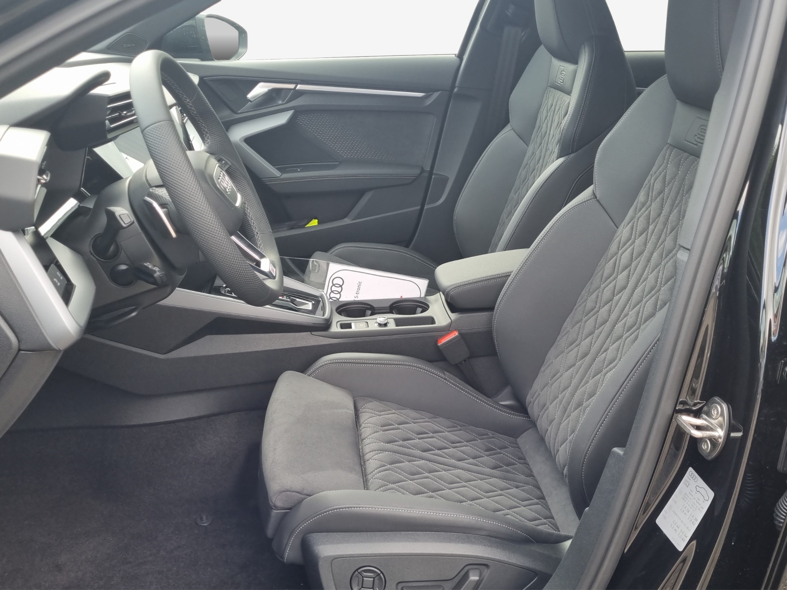 AUDI A3 Sportback TFSI e 200 kW S line S tronic-image-7