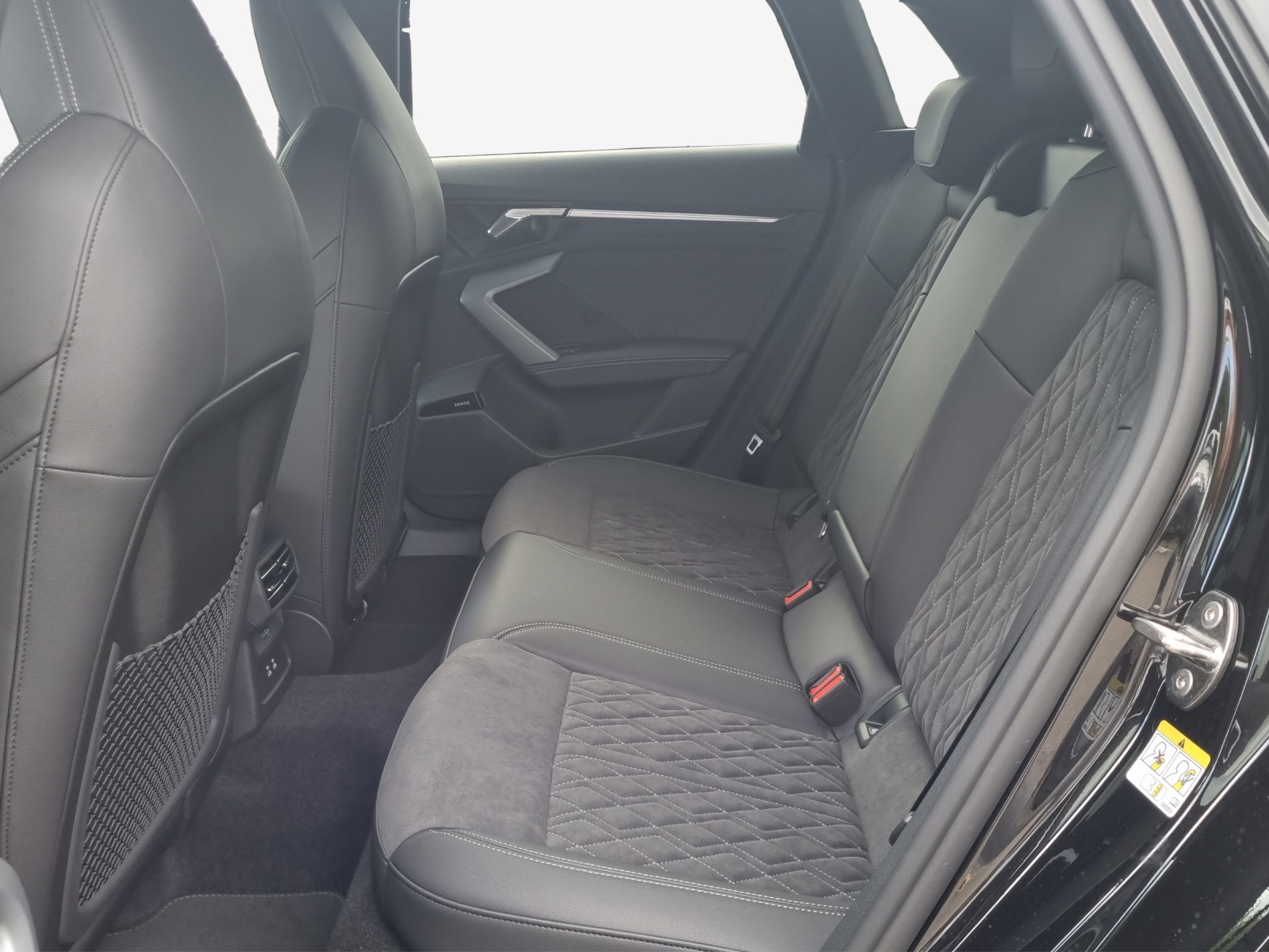 AUDI A3 Sportback TFSI e 200 kW S line S tronic-image-11