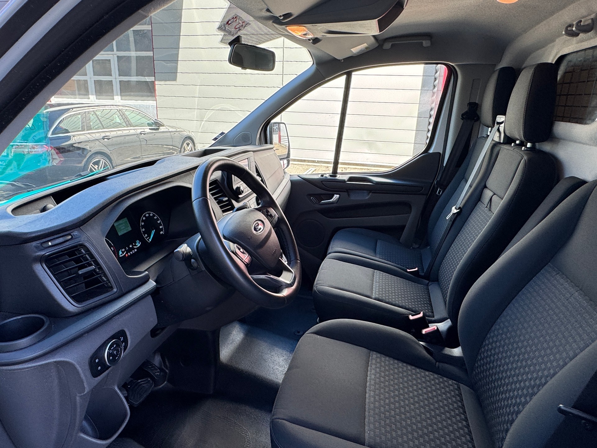 FORD Transit Custom Van 300 L1H1 Trend A-image-6
