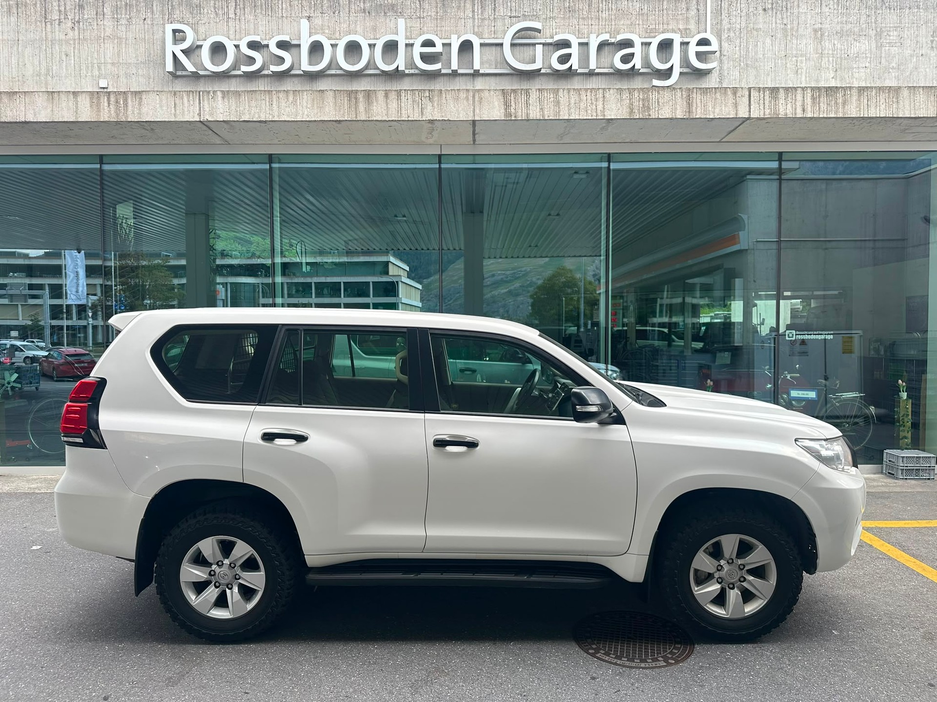 TOYOTA Land Cruiser 2.8TD Comfort Automatic-image-1