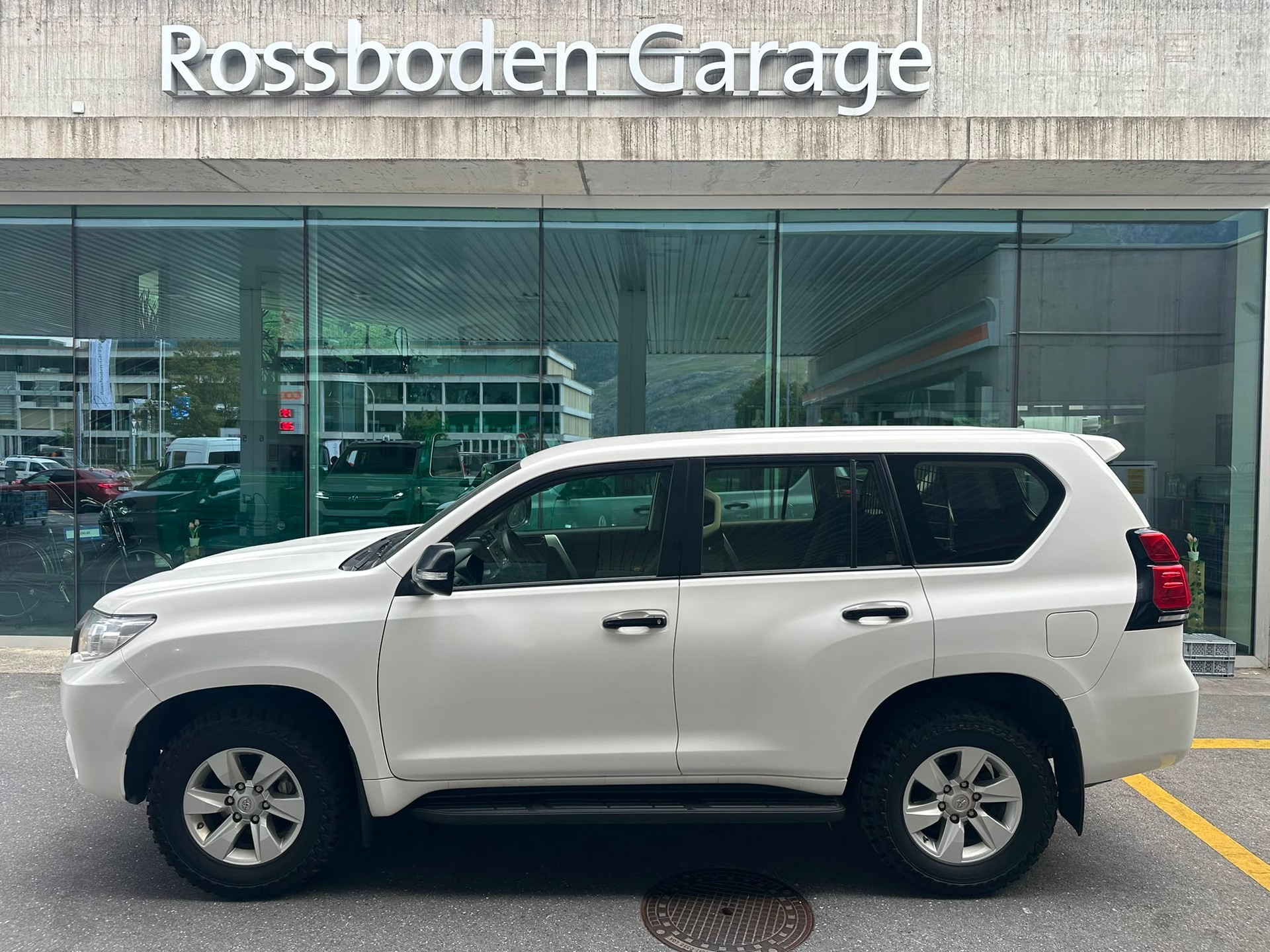 TOYOTA Land Cruiser 2.8TD Comfort Automatic-image-0