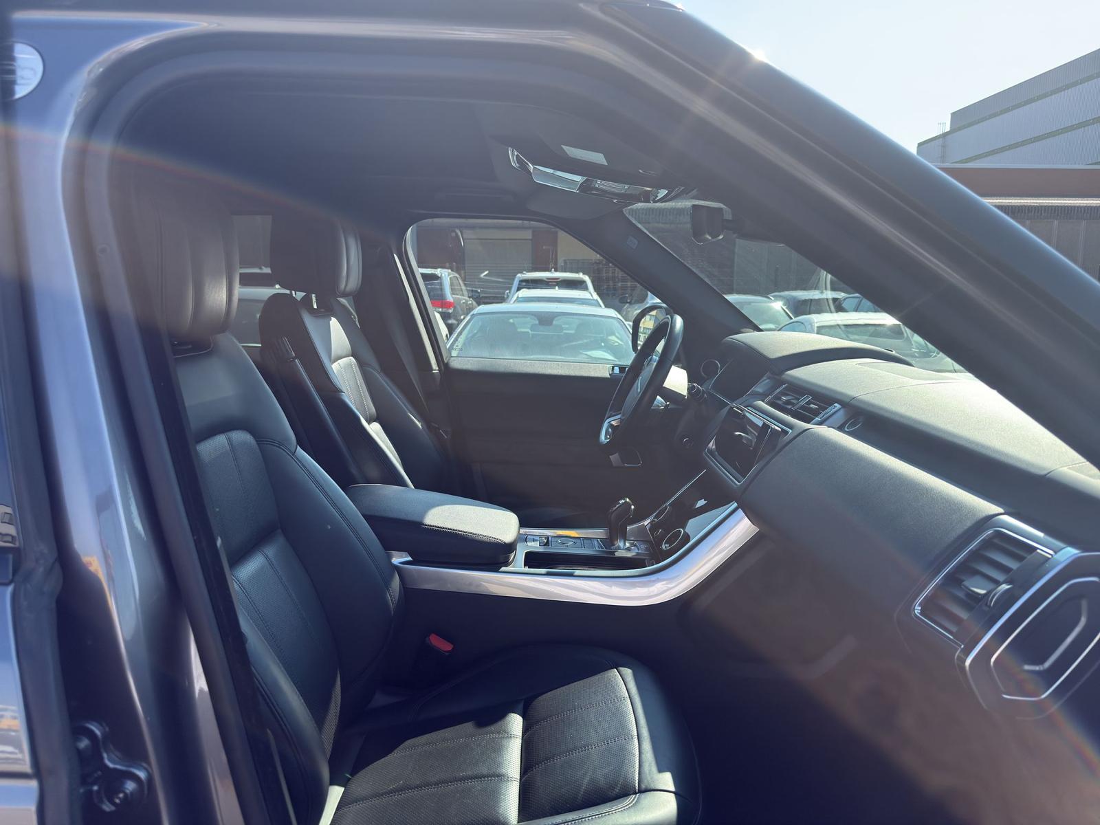 LAND ROVER Range Rover Sport 3.0 SDV6 SE-image-11
