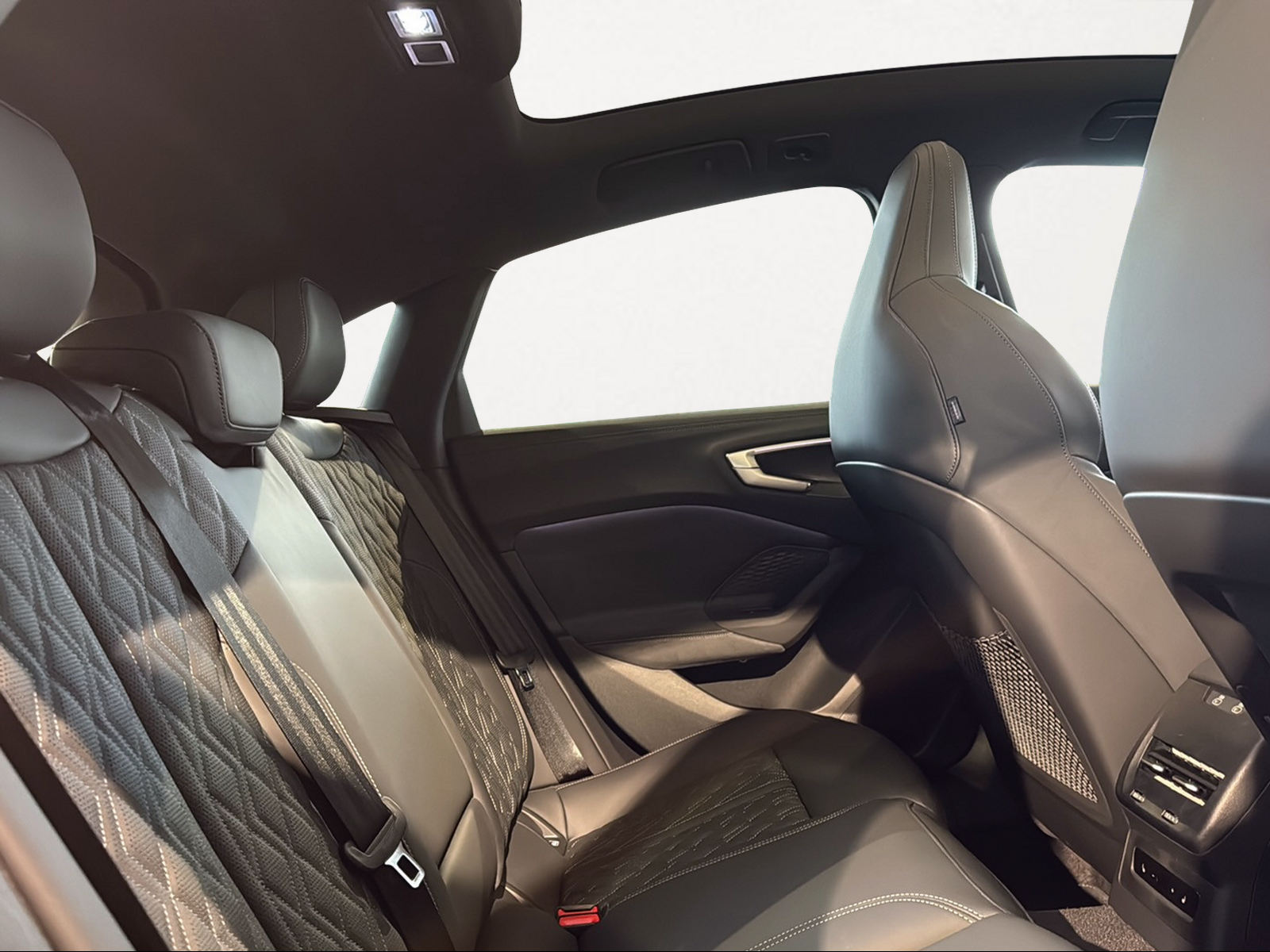 AUDI S5 Limousine TFSI quattro S tronic-image-4
