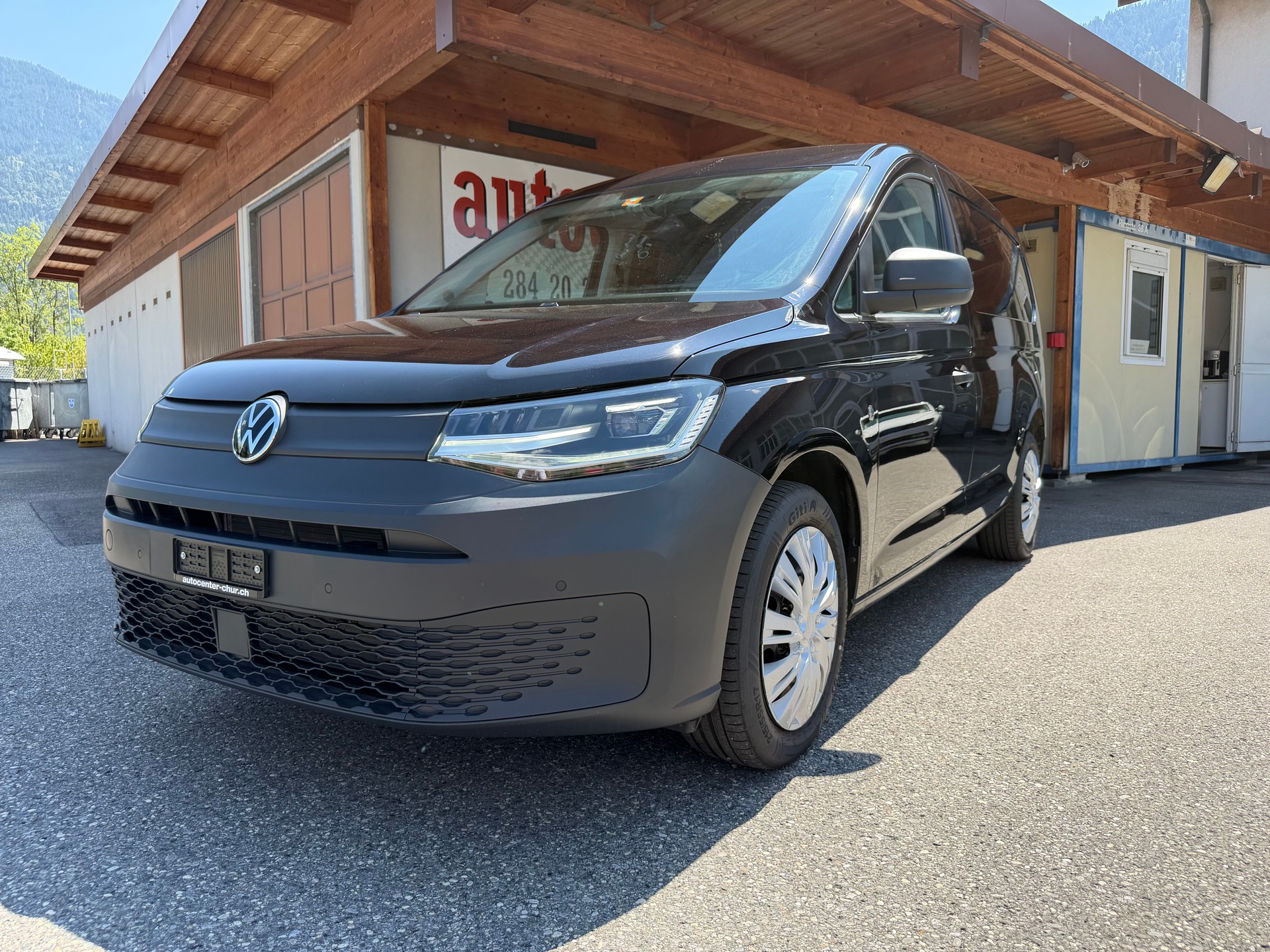 VW Caddy Cargo 2.0TDI Maxi 4Motion-image-0