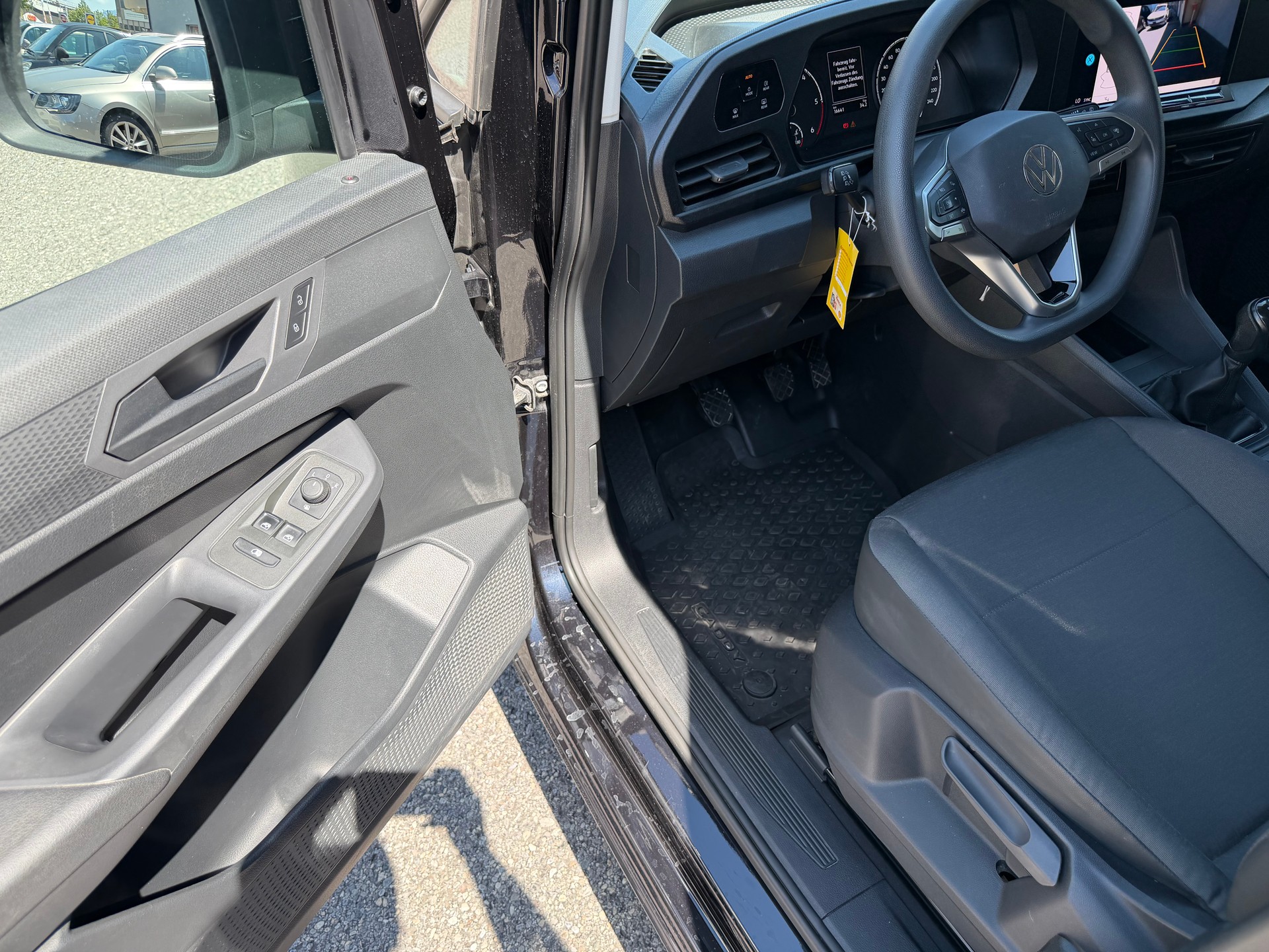 VW Caddy Cargo 2.0TDI Maxi 4Motion-image-16