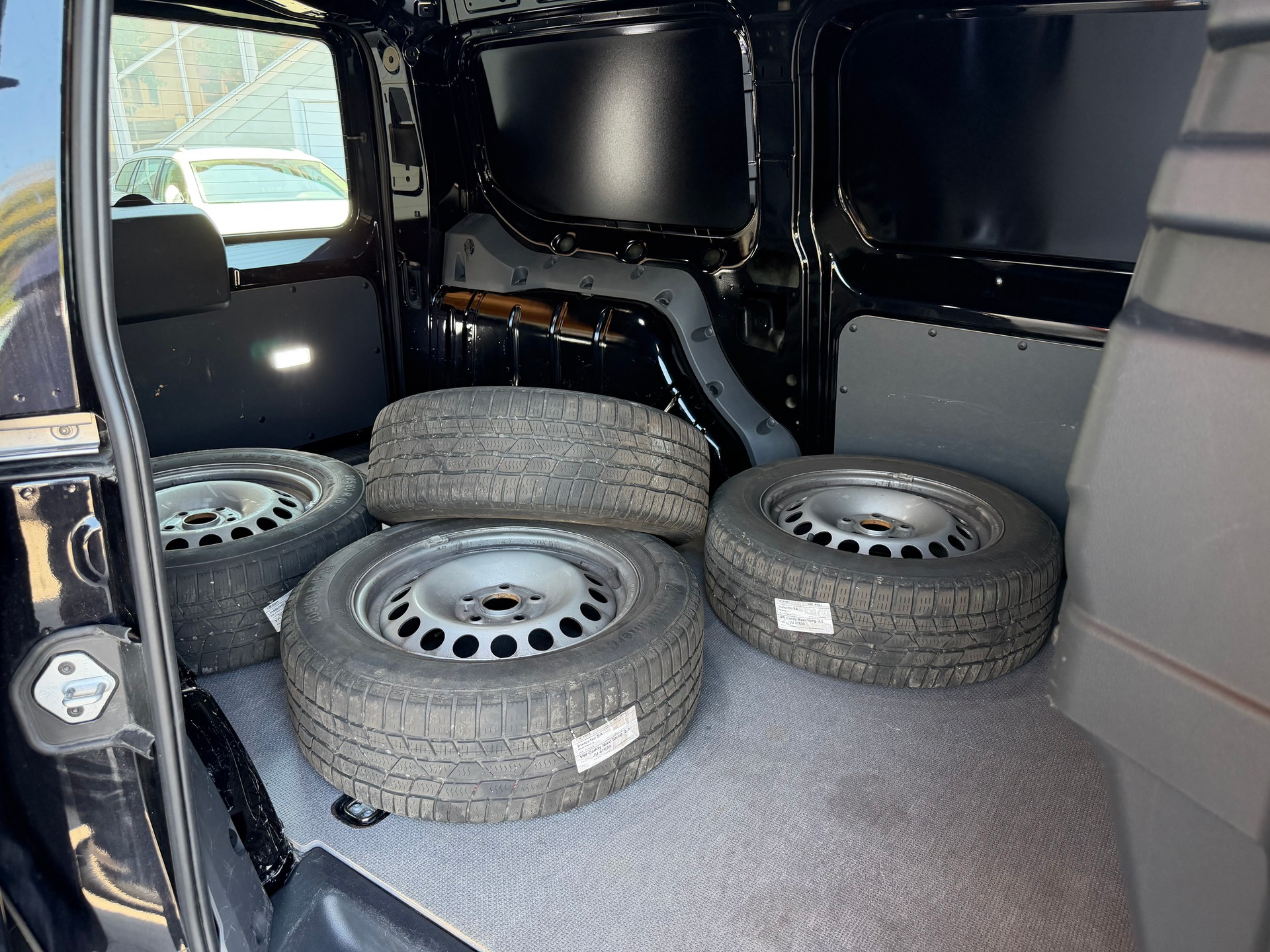 VW Caddy Cargo 2.0TDI Maxi 4Motion-image-7