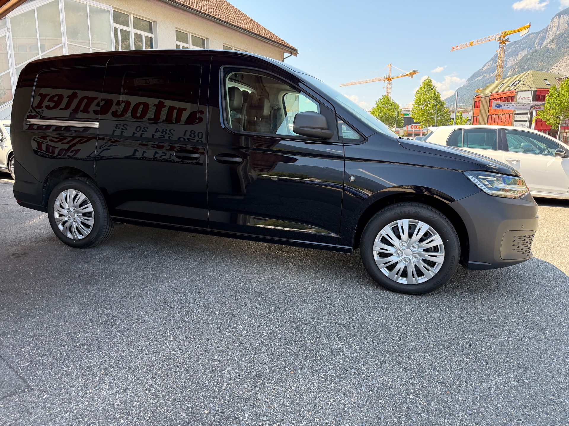VW Caddy Cargo 2.0TDI Maxi 4Motion-image-5