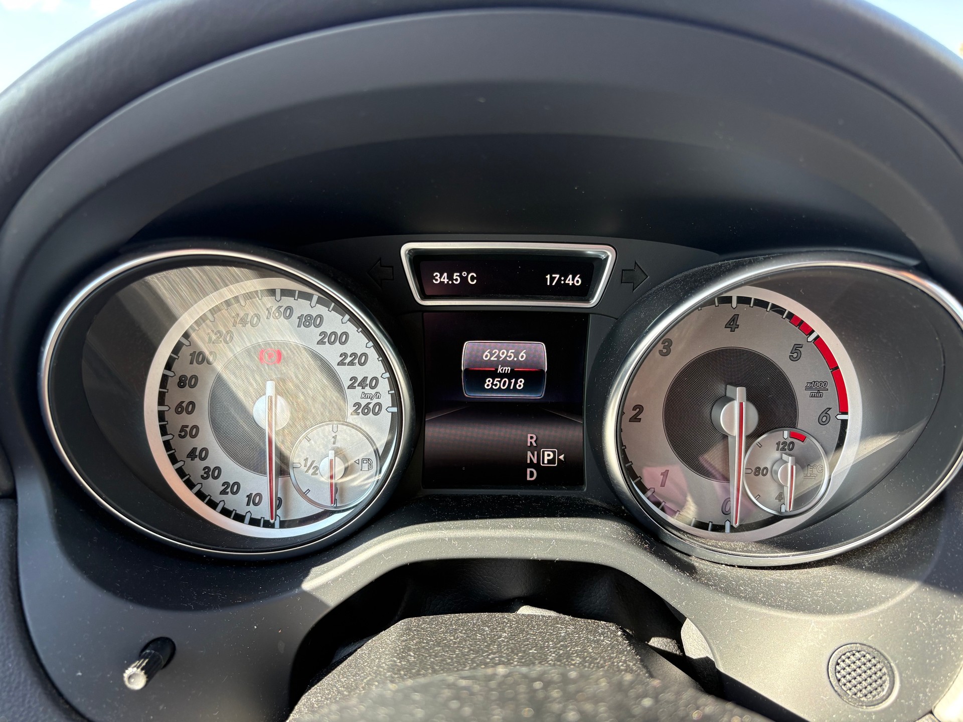MERCEDES-BENZ GLA 180 d Urban-image-3