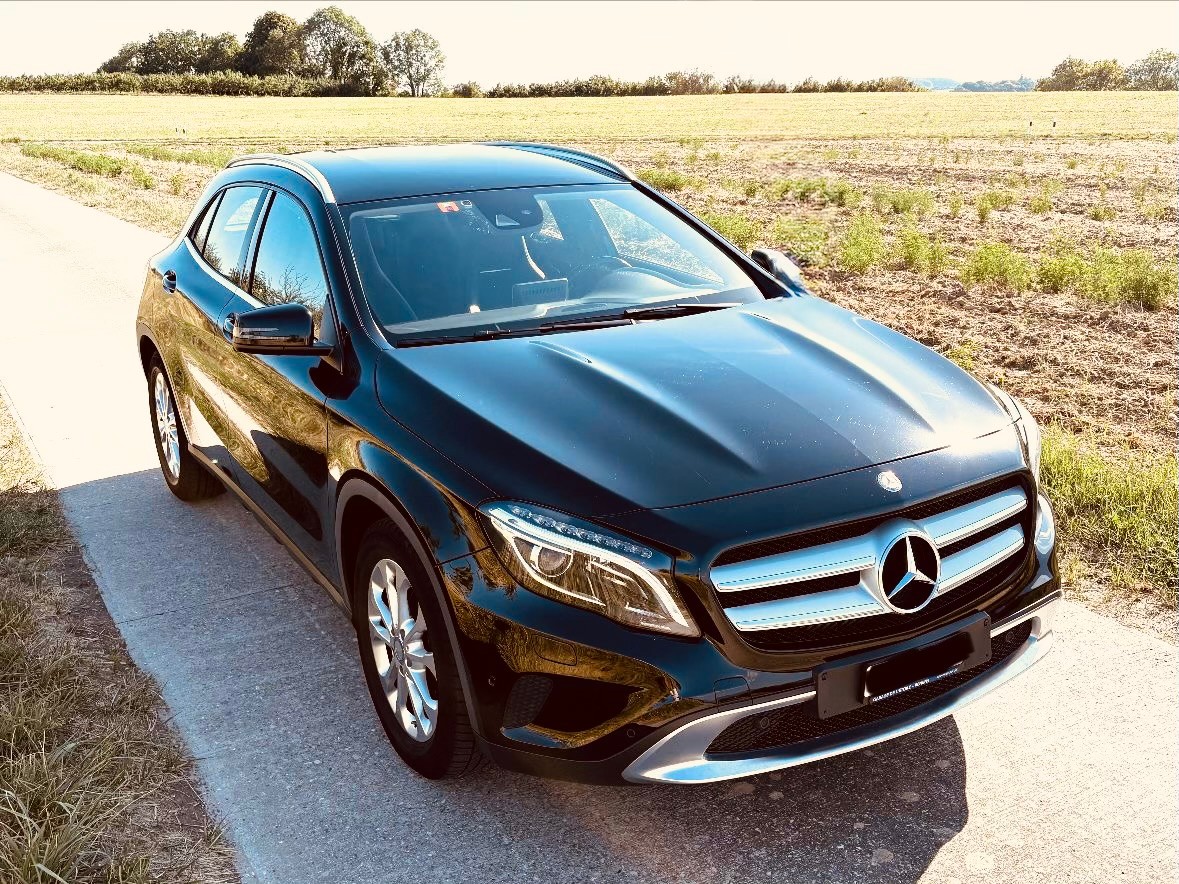 MERCEDES-BENZ GLA 180 d Urban-image-0