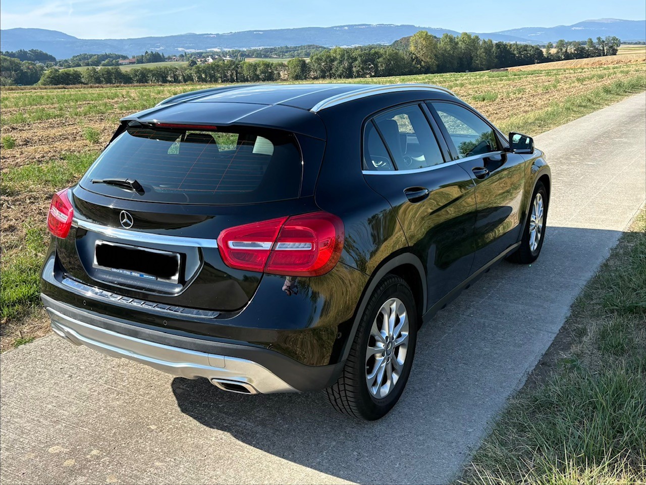 MERCEDES-BENZ GLA 180 d Urban-image-2