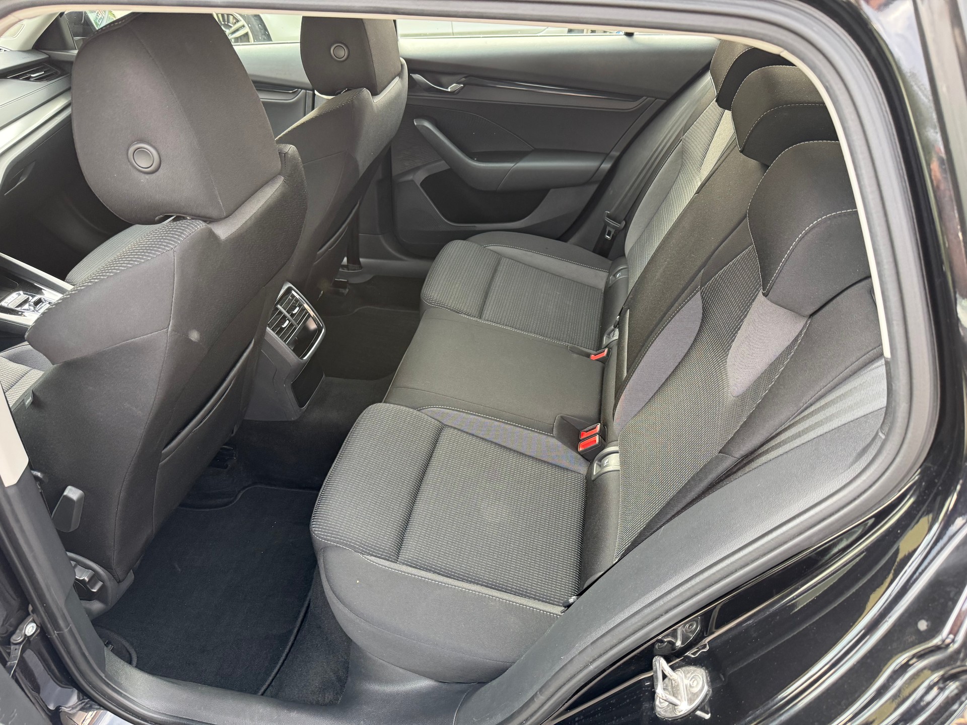 SKODA Octavia Combi 2.0 TDI Ambition 4x4 DSG-image-8