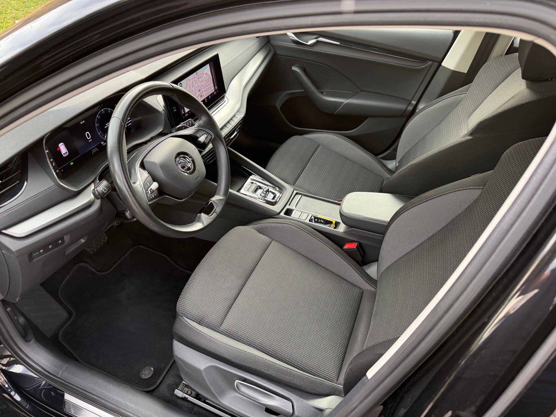 SKODA Octavia Combi 2.0 TDI Ambition 4x4 DSG-image-6