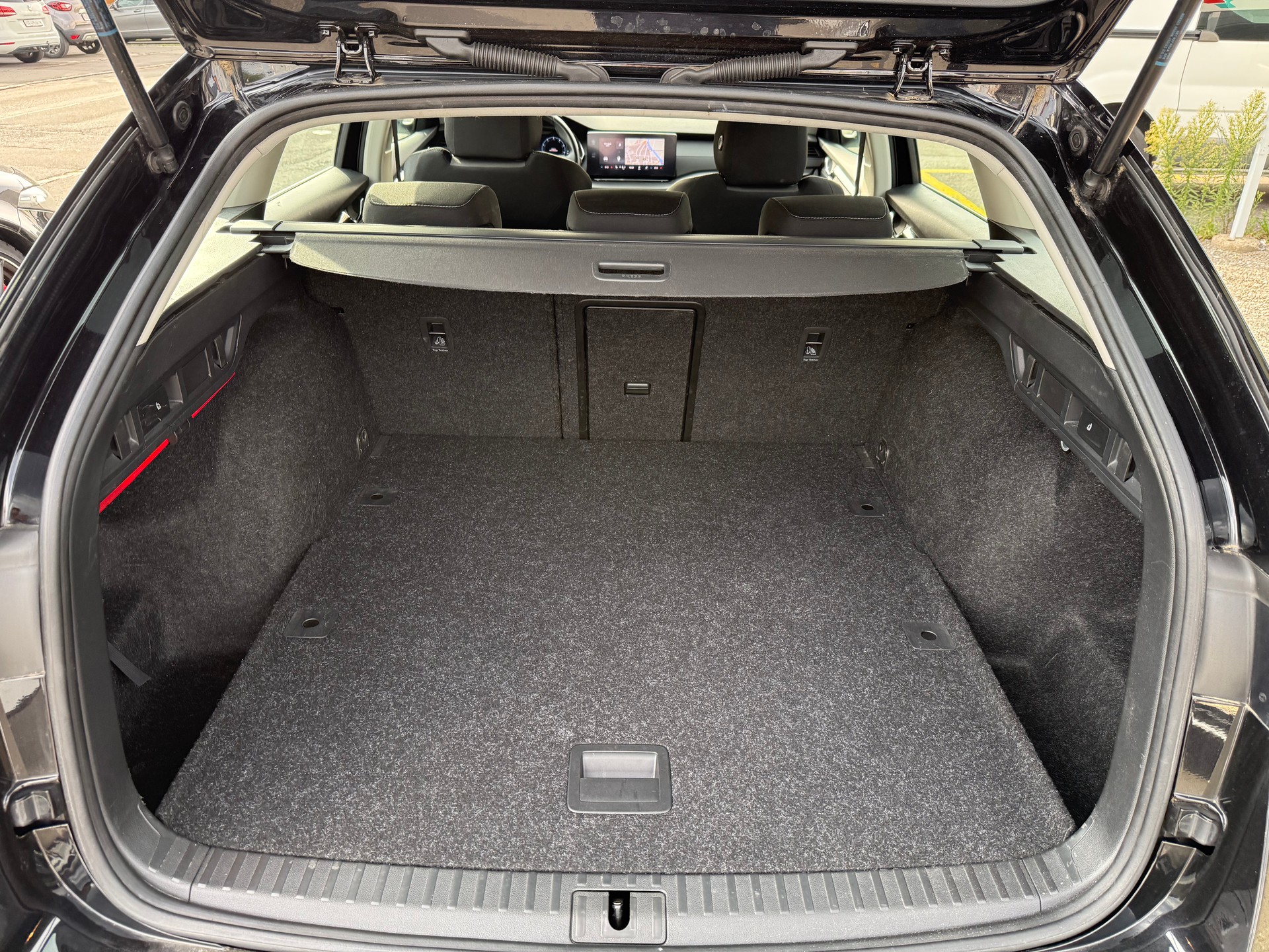 SKODA Octavia Combi 2.0 TDI Ambition 4x4 DSG-image-10