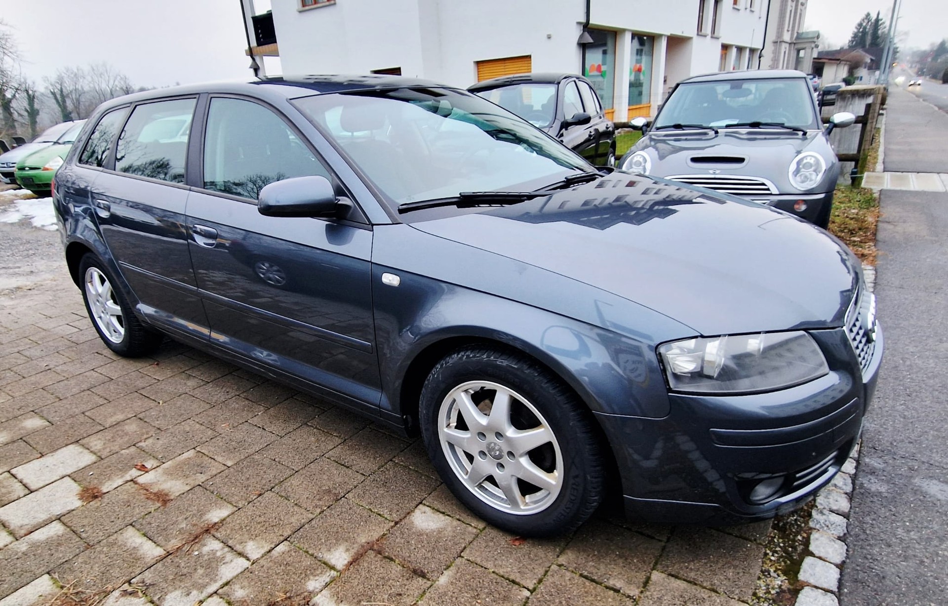 AUDI A3 Sportback 1.6 FSI Ambition-image-1