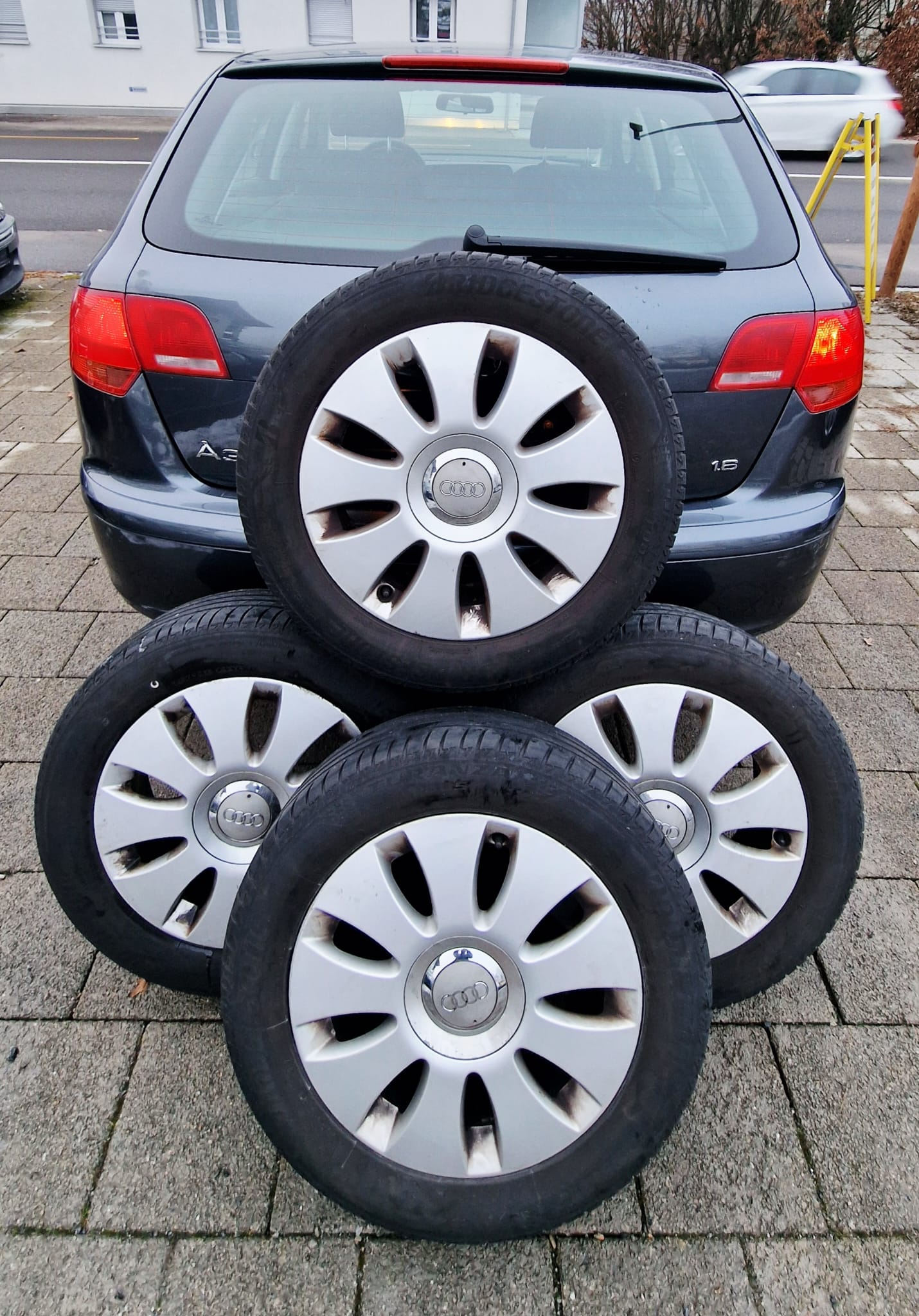 AUDI A3 Sportback 1.6 FSI Ambition-image-12