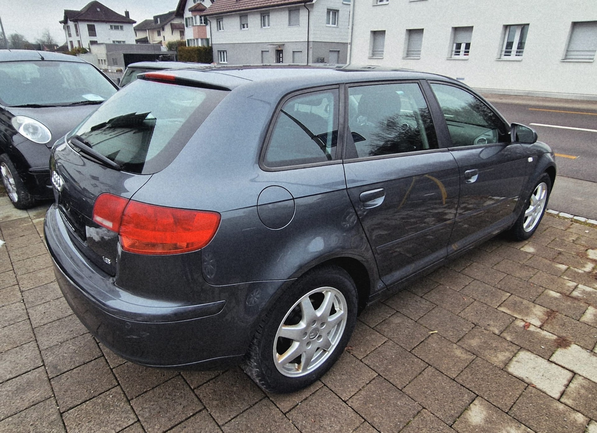 AUDI A3 Sportback 1.6 FSI Ambition-image-4