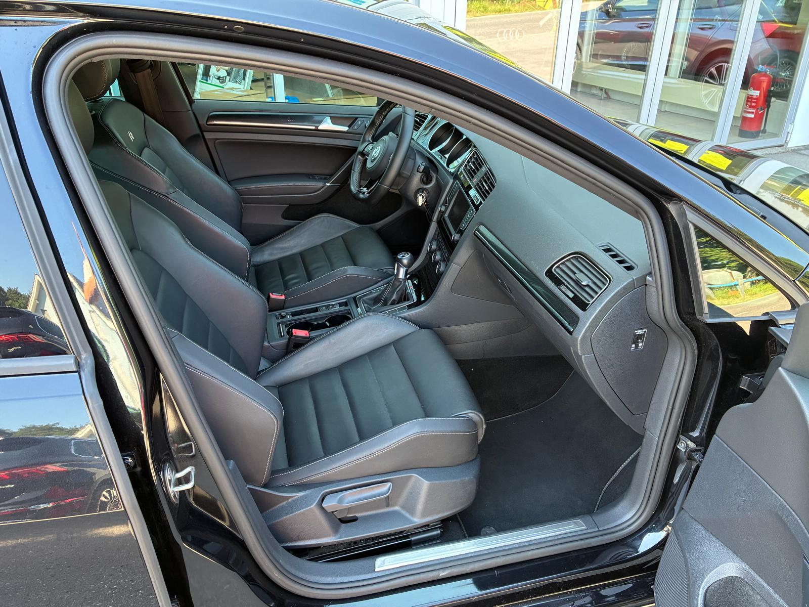 VW Golf 2.0 TSI R 4Motion-image-11