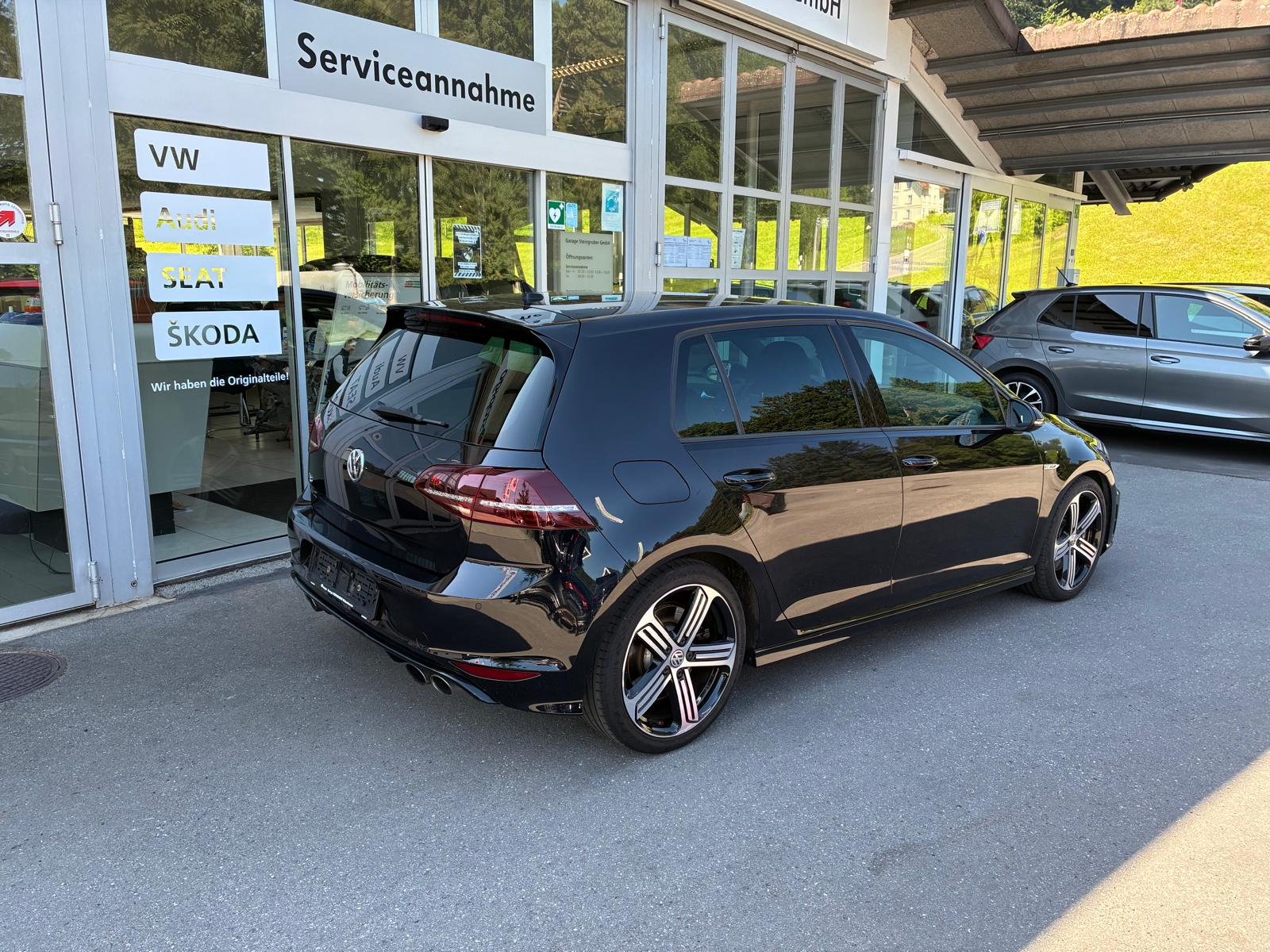 VW Golf 2.0 TSI R 4Motion-image-4