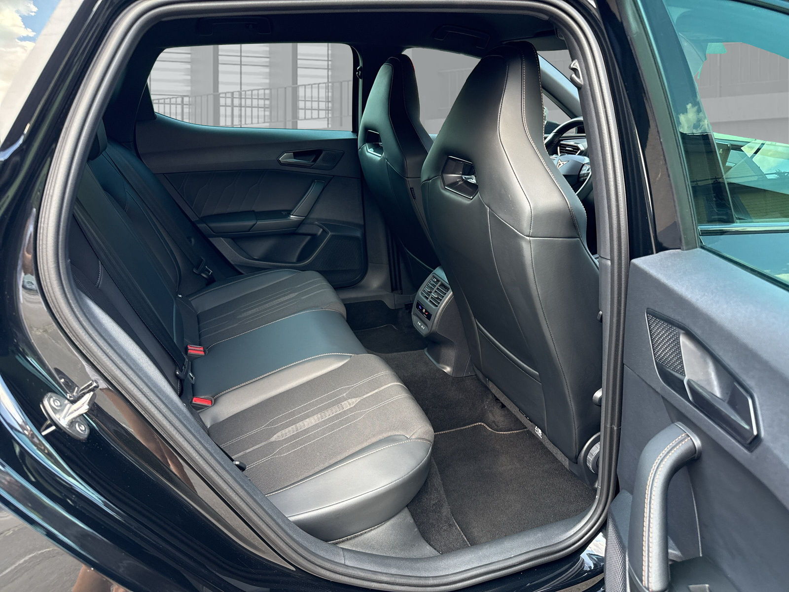 CUPRA LEON VZ 2.0 TSI DSG-image-12