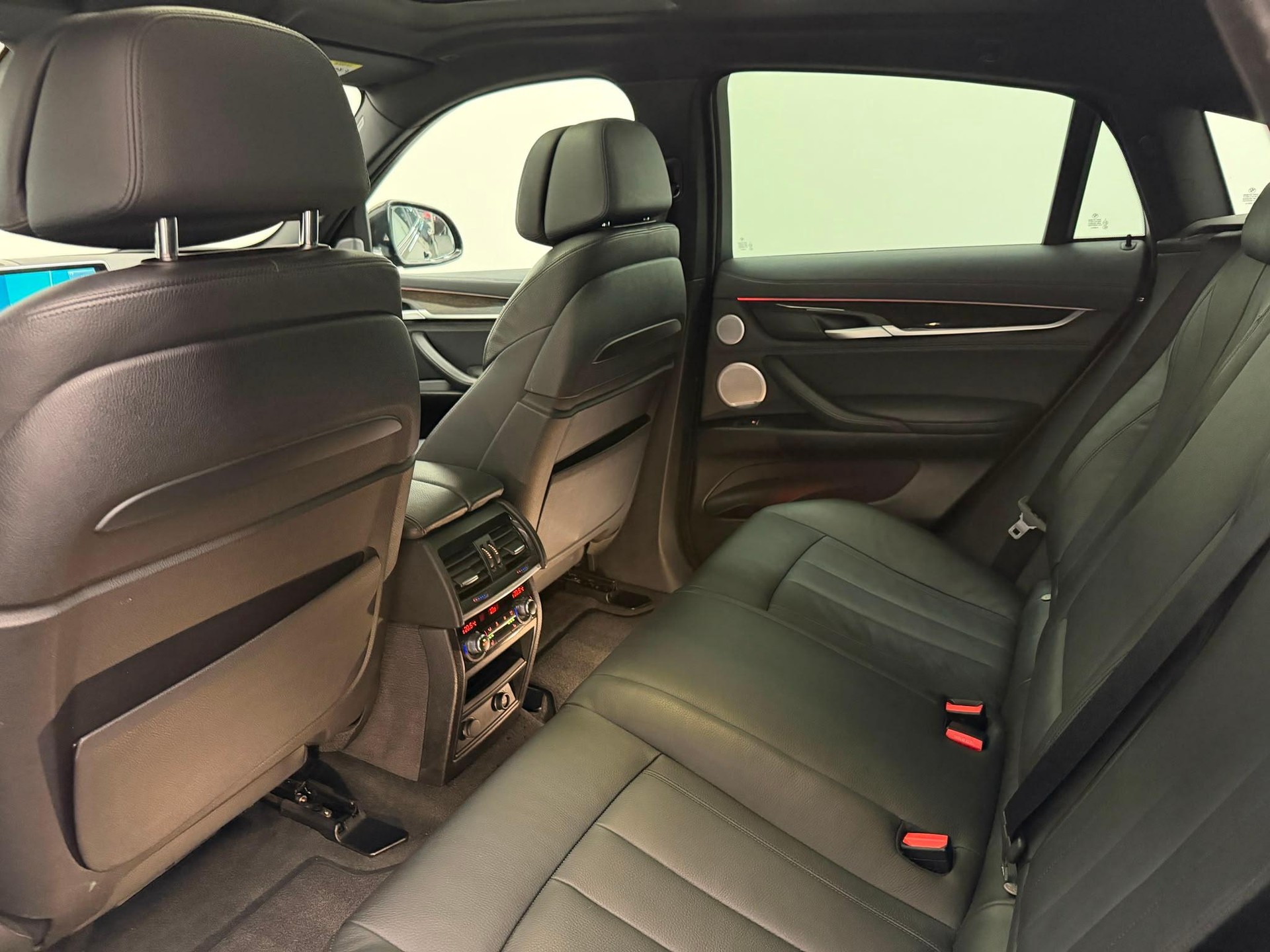 BMW X6 50i M Sport xDrive SAG-image-11