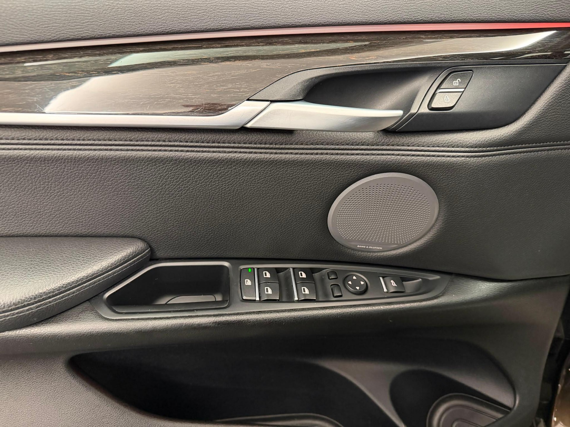 BMW X6 50i xDrive-image-18
