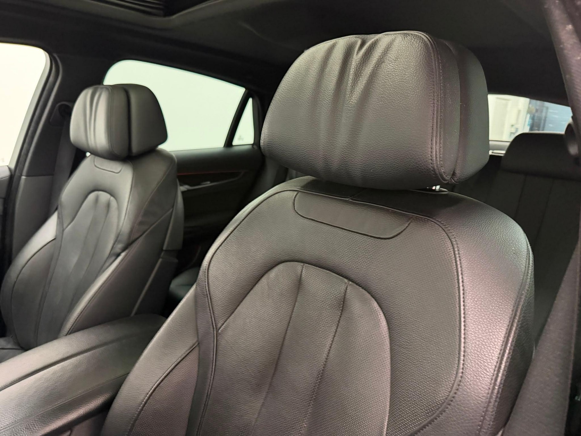 BMW X6 50i xDrive-image-13
