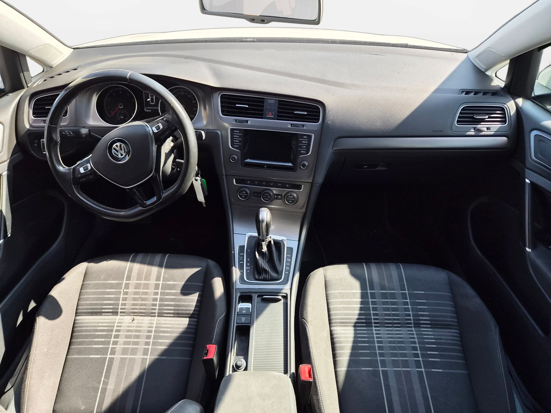 VW Golf 1.4 TSI Lounge-image-10