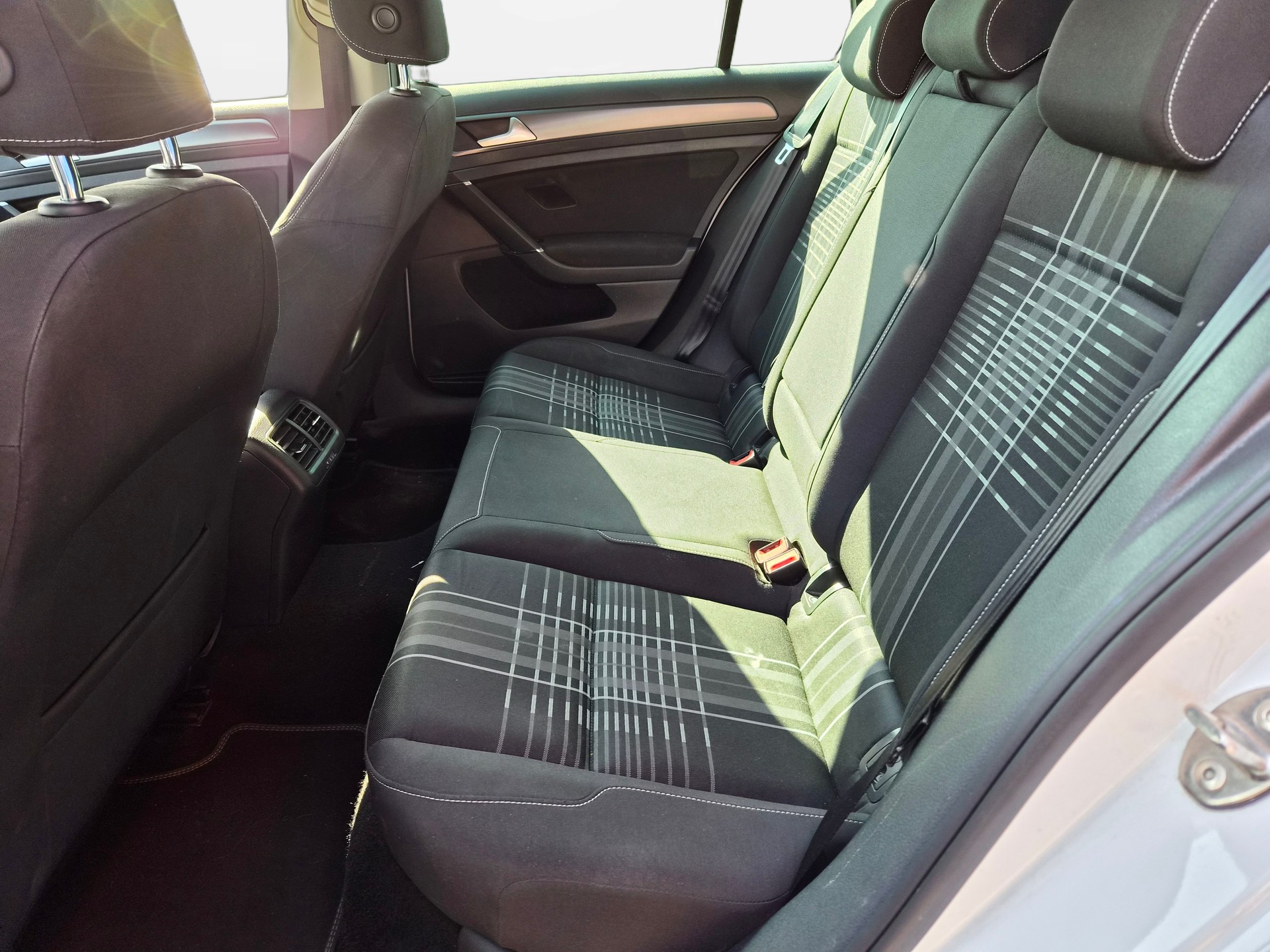 VW Golf 1.4 TSI Lounge-image-9