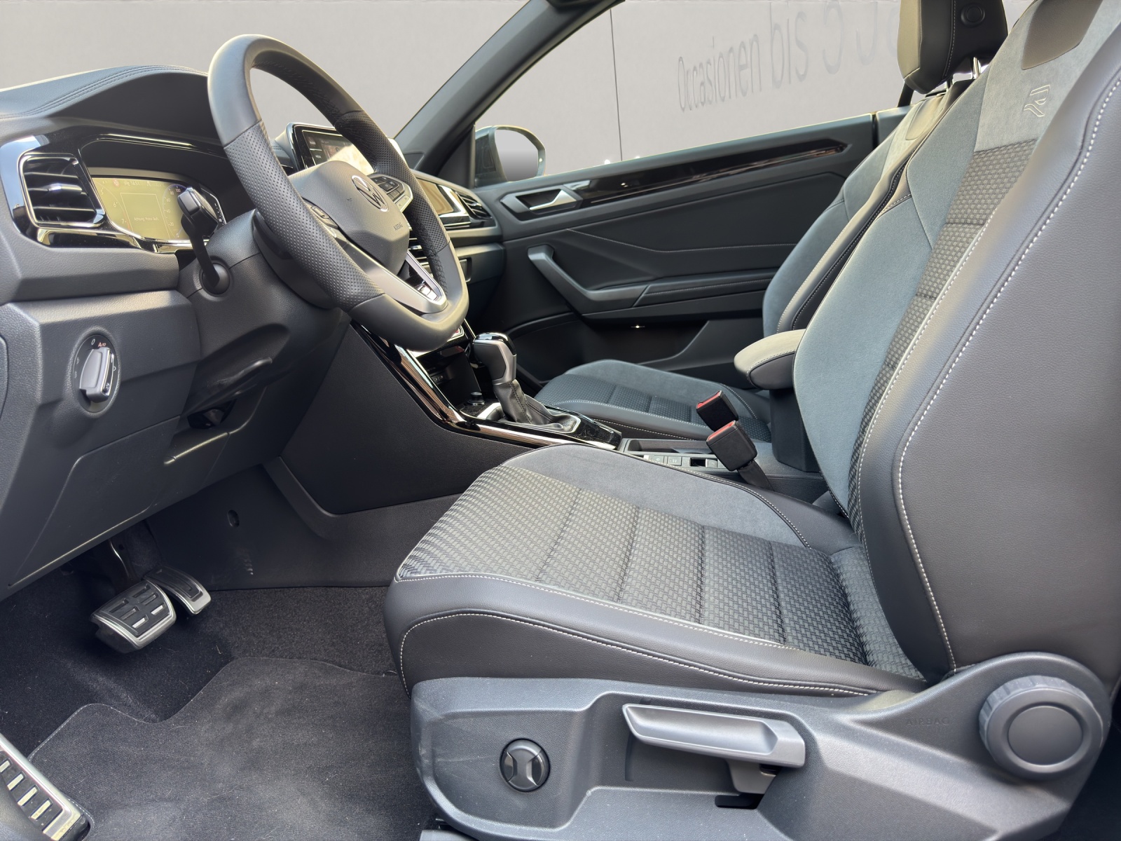 VW T-Roc Cabriolet 1.5 TSI R-Line DSG *Cabrio*-image-17