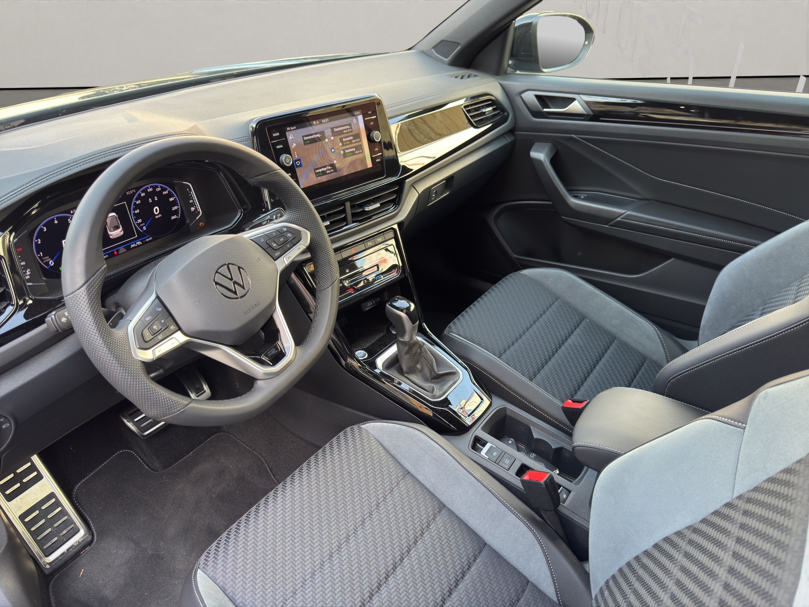 VW T-Roc Cabriolet 1.5 TSI R-Line DSG *Cabrio*-image-18