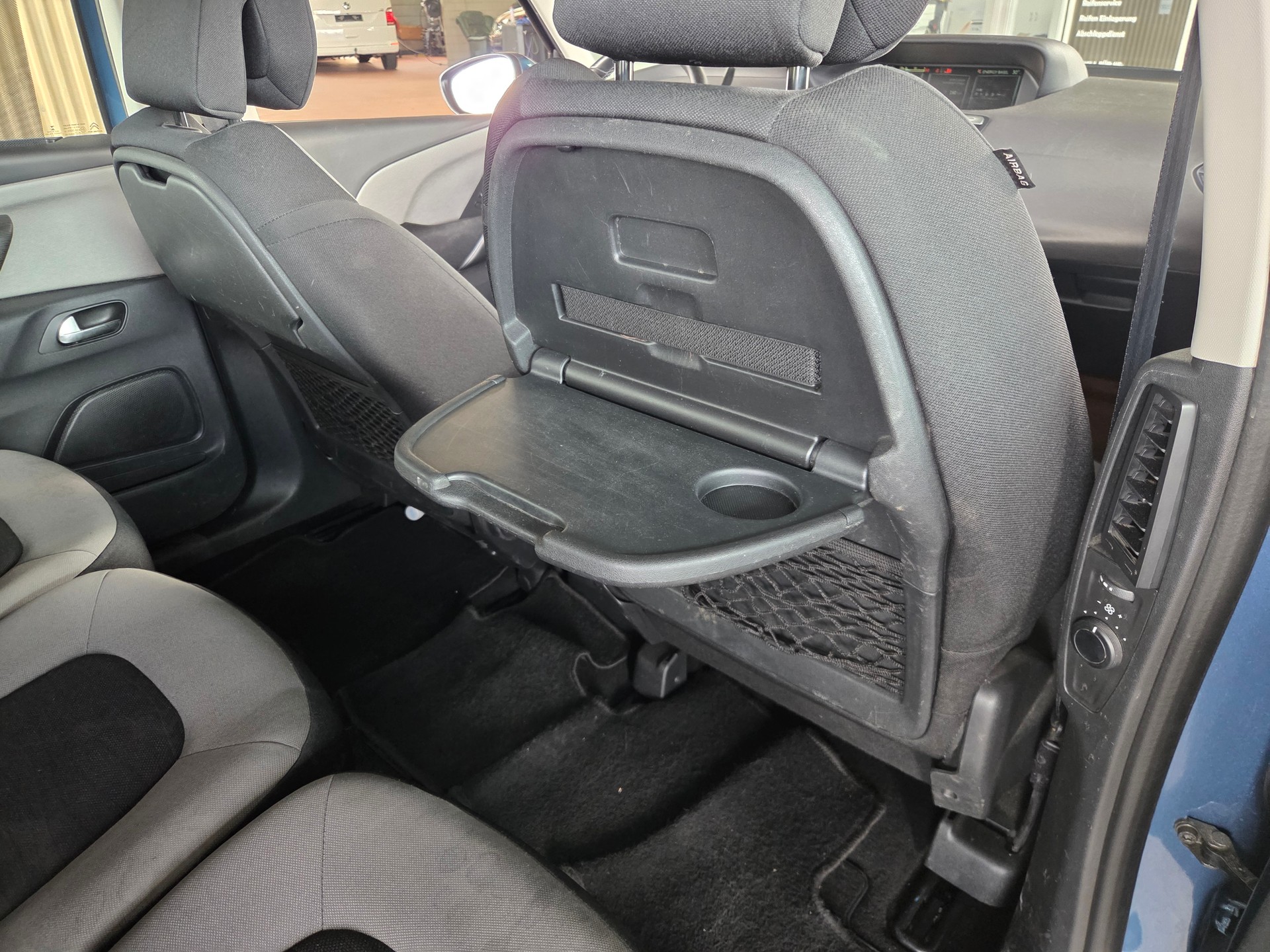 CITROEN Grand C4 Picasso 1.6 e-HDi Attraction EGS6-image-11