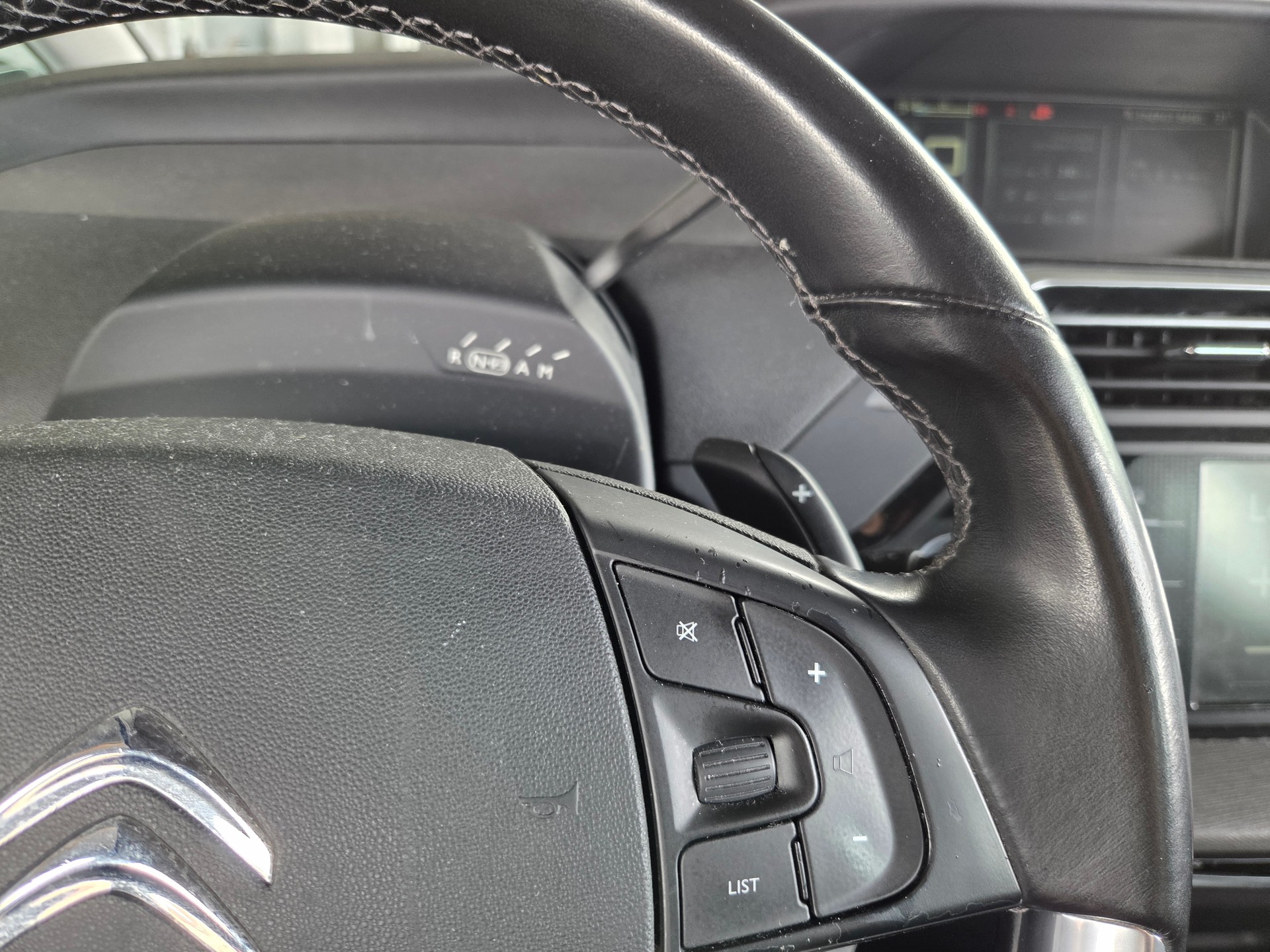 CITROEN Grand C4 Picasso 1.6 e-HDi Attraction EGS6-image-15