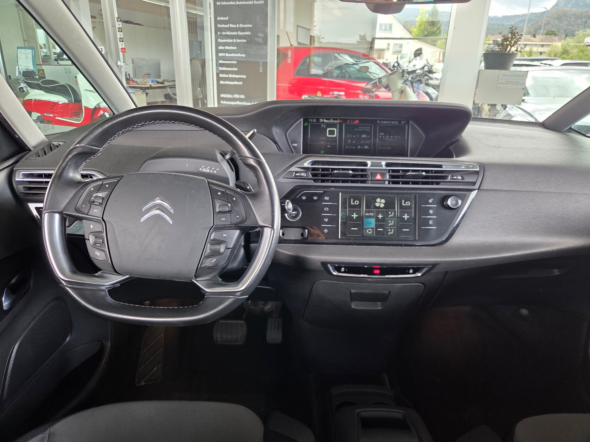 CITROEN Grand C4 Picasso 1.6 e-HDi Attraction EGS6-image-14
