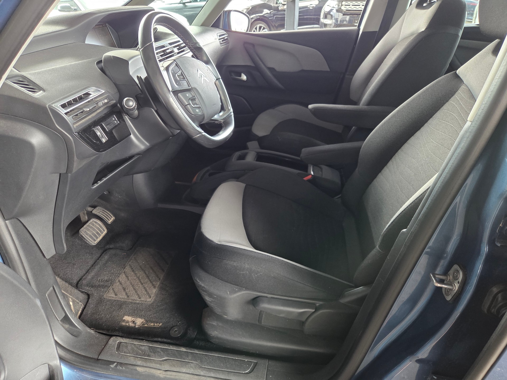 CITROEN Grand C4 Picasso 1.6 e-HDi Attraction EGS6-image-8