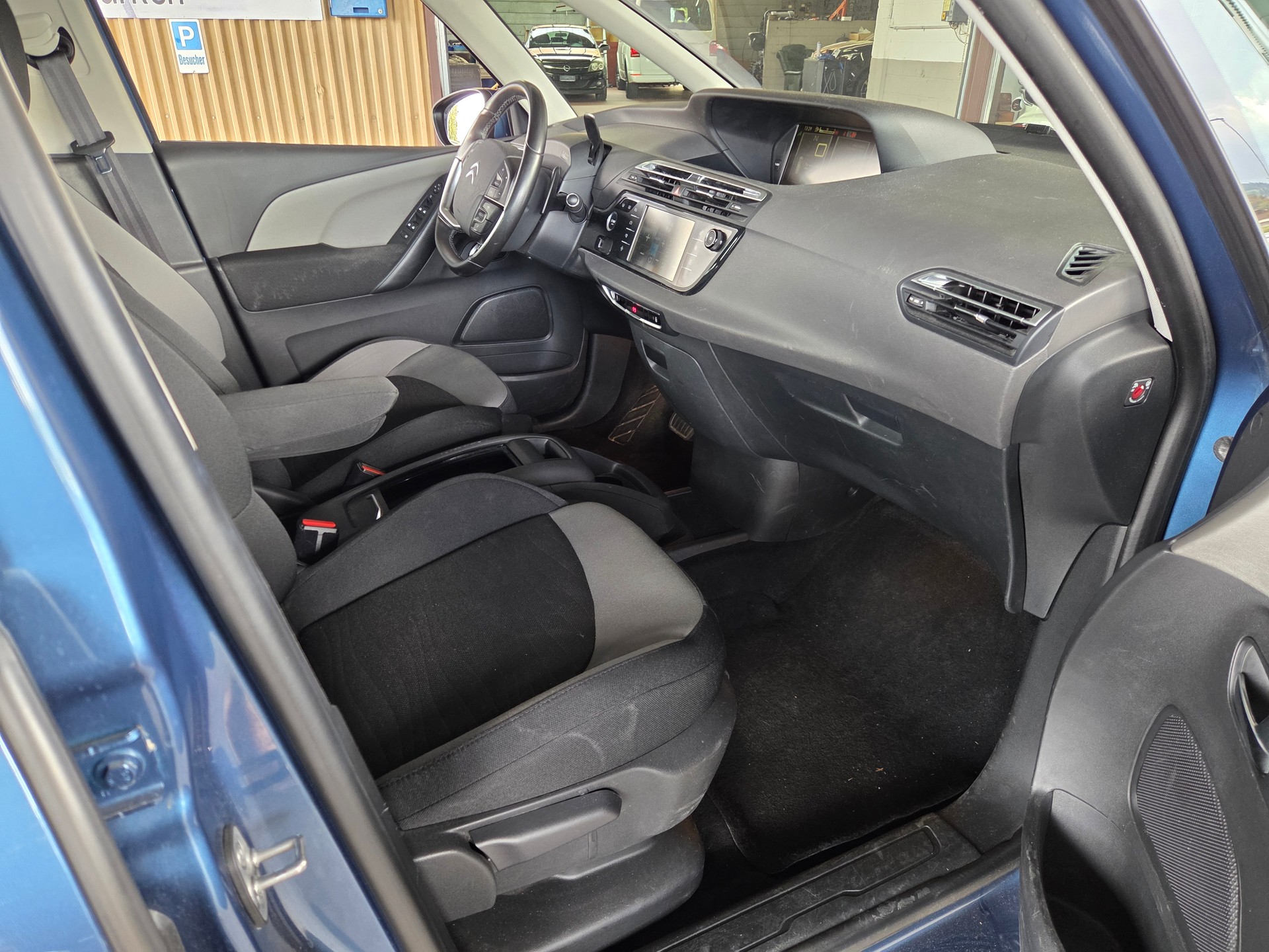 CITROEN Grand C4 Picasso 1.6 e-HDi Attraction EGS6-image-9
