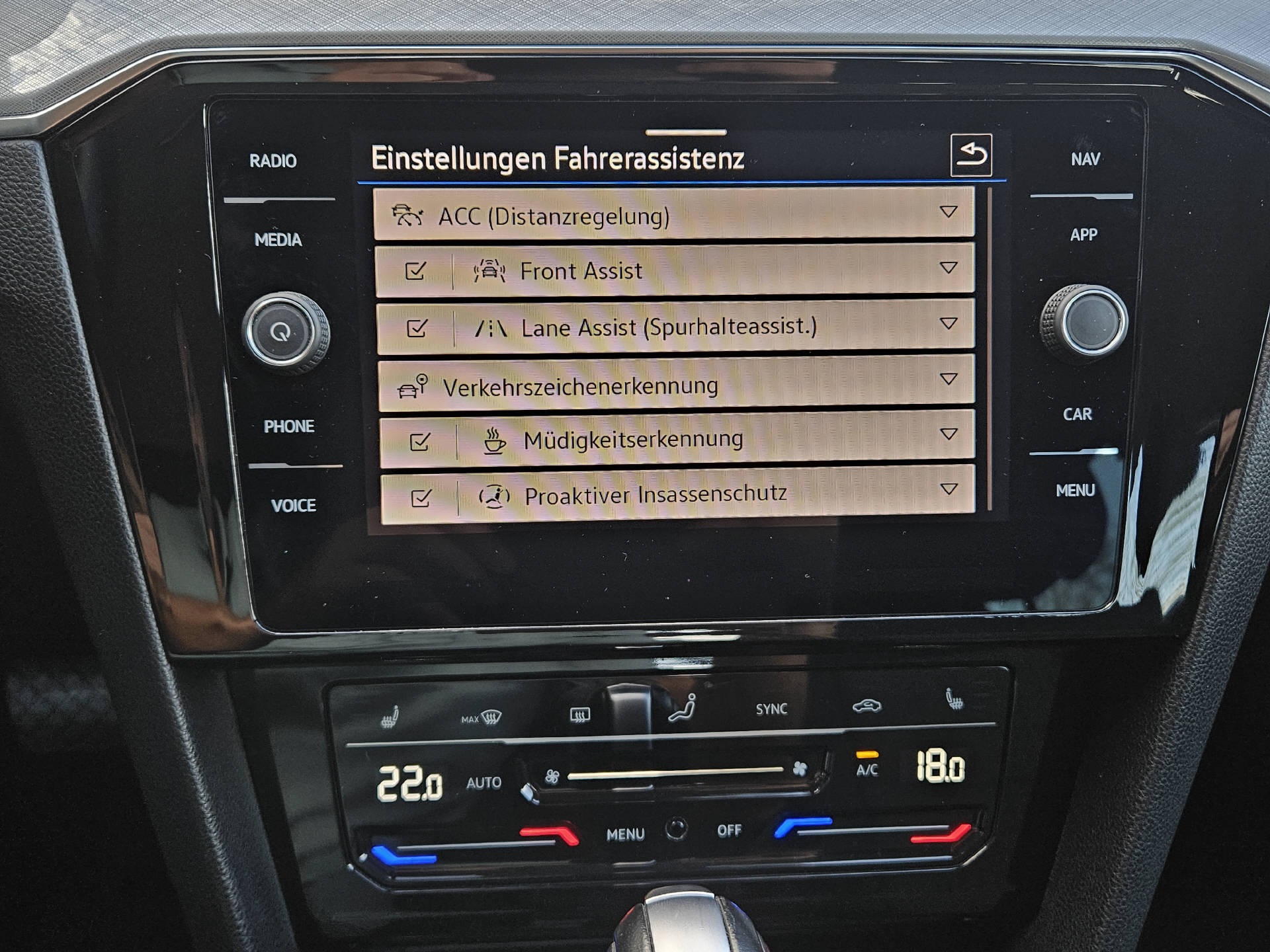 VW Passat Variant 2.0 TDI 200 Business DSG 4m * Frisch Ab MFK * 8-fach bereift * Servicegepflegt *-image-17