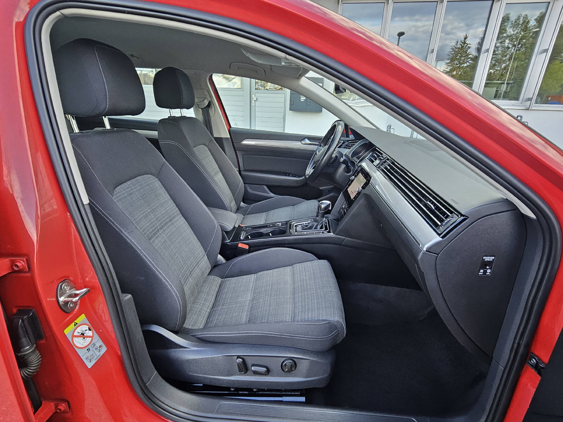 VW Passat Variant 2.0 TDI 200 Business DSG 4m * Frisch Ab MFK * 8-fach bereift * Servicegepflegt *-image-19