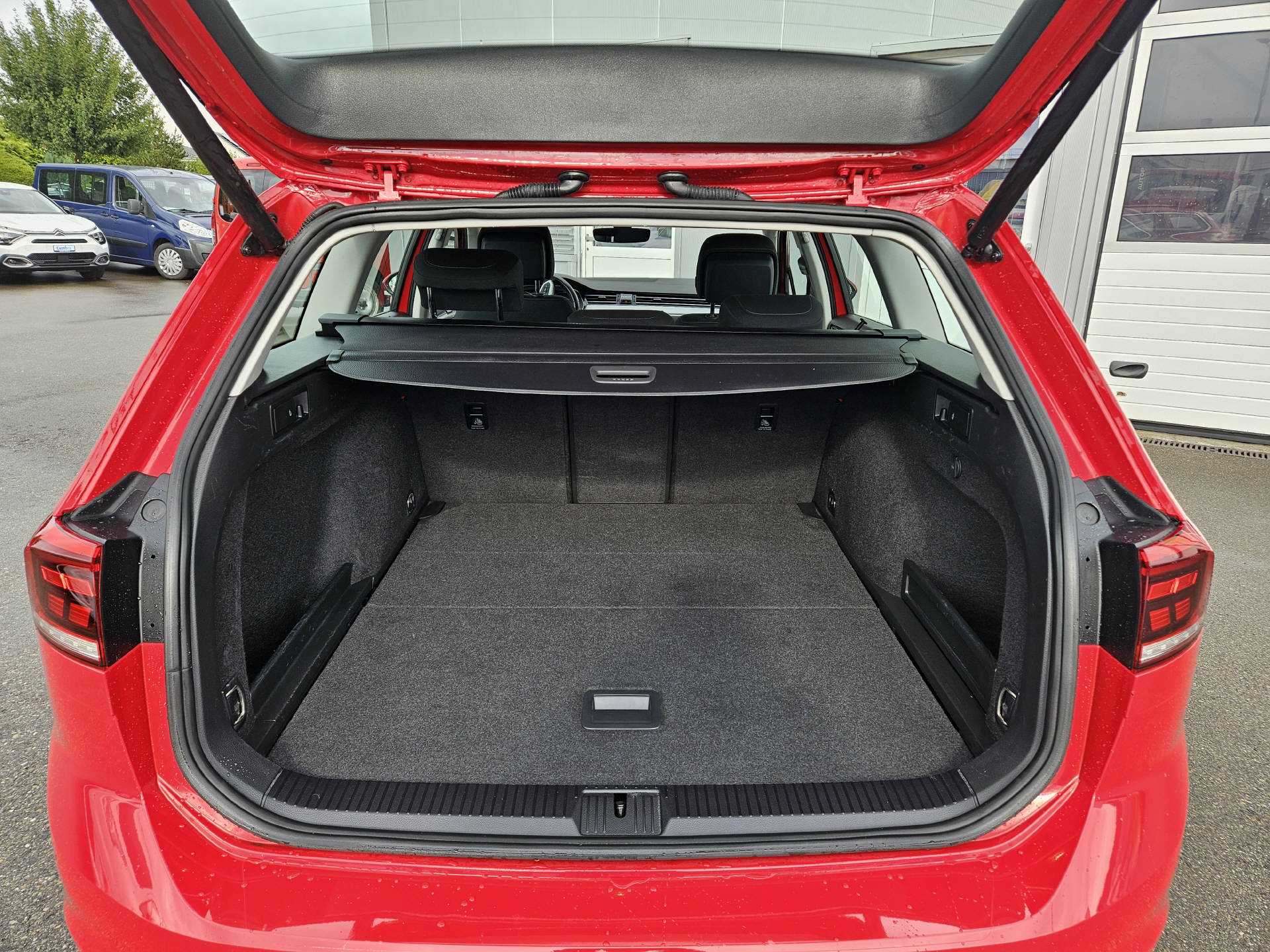 VW Passat Variant 2.0 TDI 200 Business DSG 4m * Frisch Ab MFK * 8-fach bereift * Servicegepflegt *-image-9