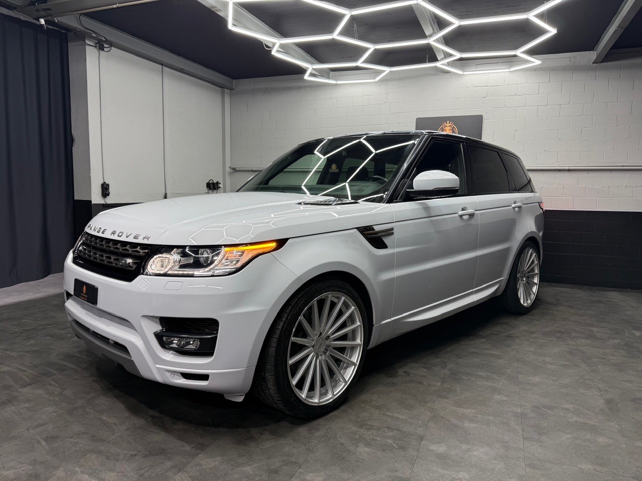 LAND ROVER Range Rover Sport 3.0 SDV6 | AHK 3‘500KG | 22‘‘ Vossen | Luftfahrwerk-showroom-element-2