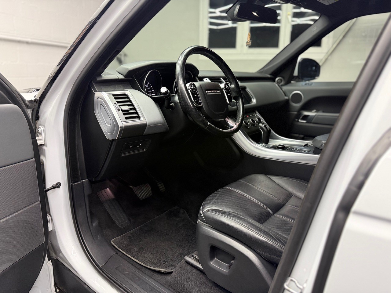 LAND ROVER Range Rover Sport 3.0 SDV6 | AHK 3‘500KG | 22‘‘ Vossen | Luftfahrwerk-image-12