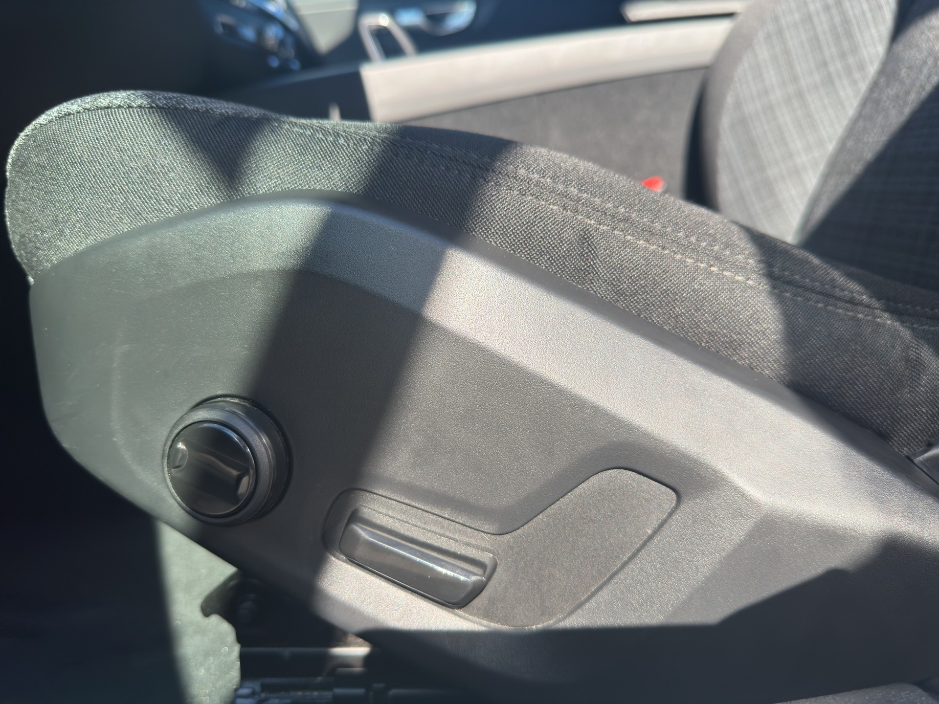 VOLVO S60 B4 Benzin Mild Hybrid CORE DCT-image-9
